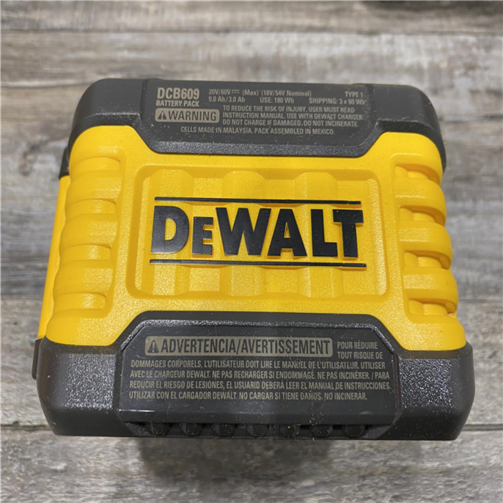 AS-IS DEWALT 20V/60V MAX FLEXVOLT Lithium-Ion 9.0Ah Battery and Charger Starter Kit