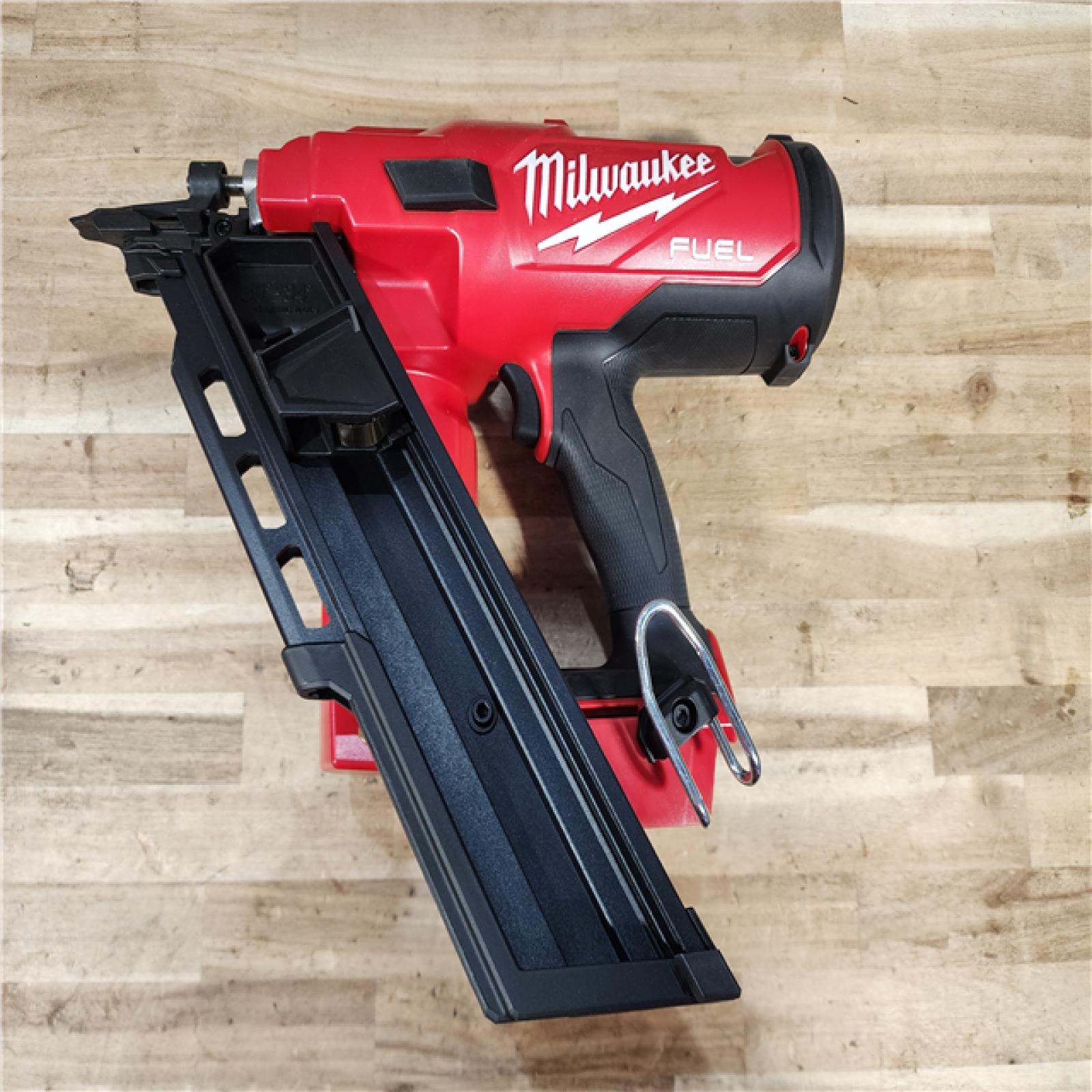HOUSTON LOCATION - AS-IS (APPEARS LIKE NEW) Milwaukee FUEL 3-1/2 in. 18-Volt 30-Degree Lithium-Ion Brushless Cordless Framing Nailer (Tool-Only)