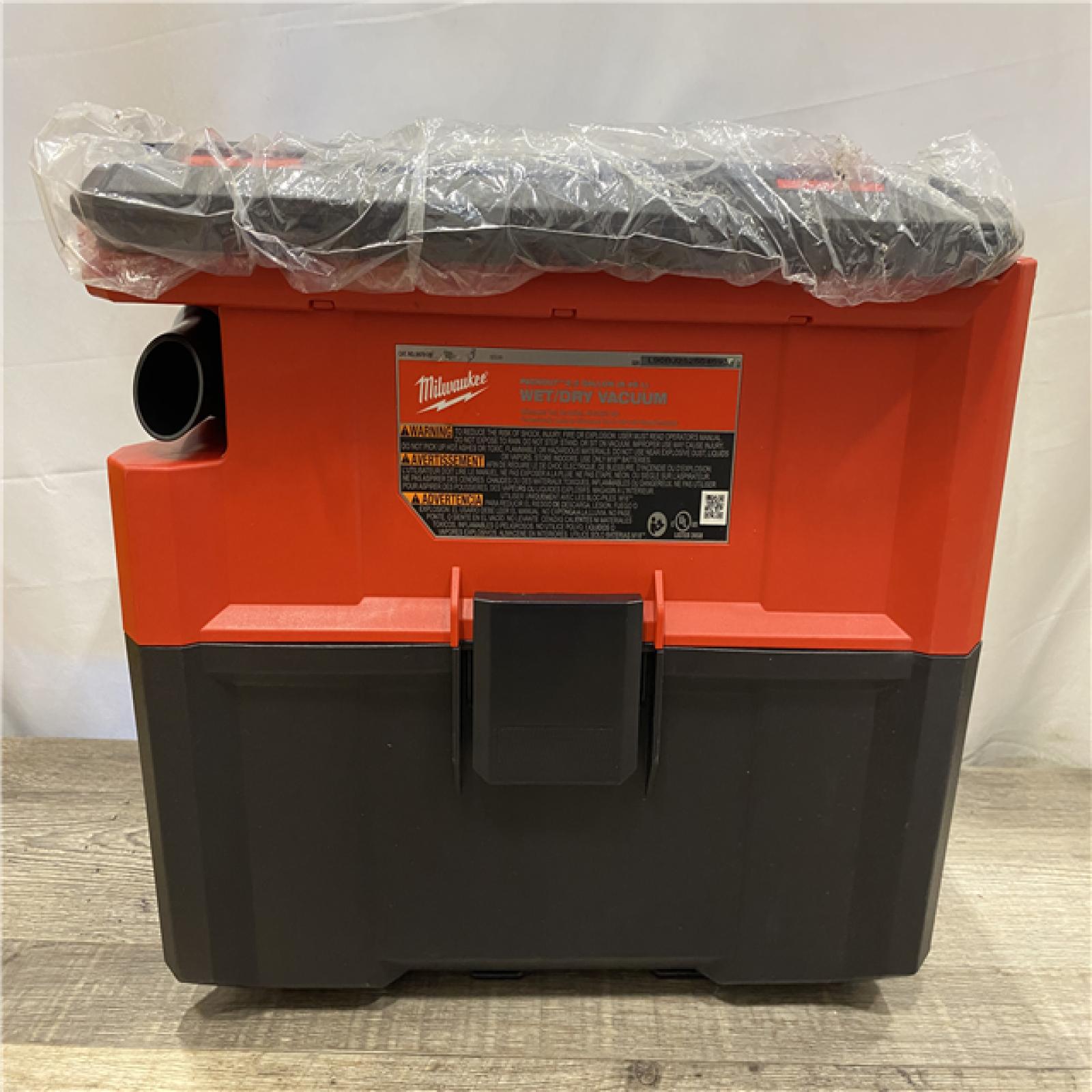 LIKE NEW -  Milwaukee FUEL PACKOUT 18-Volt Lithium-Ion Cordless 2.5 Gal. Wet/Dry Vacuum (Vacuum-Only)