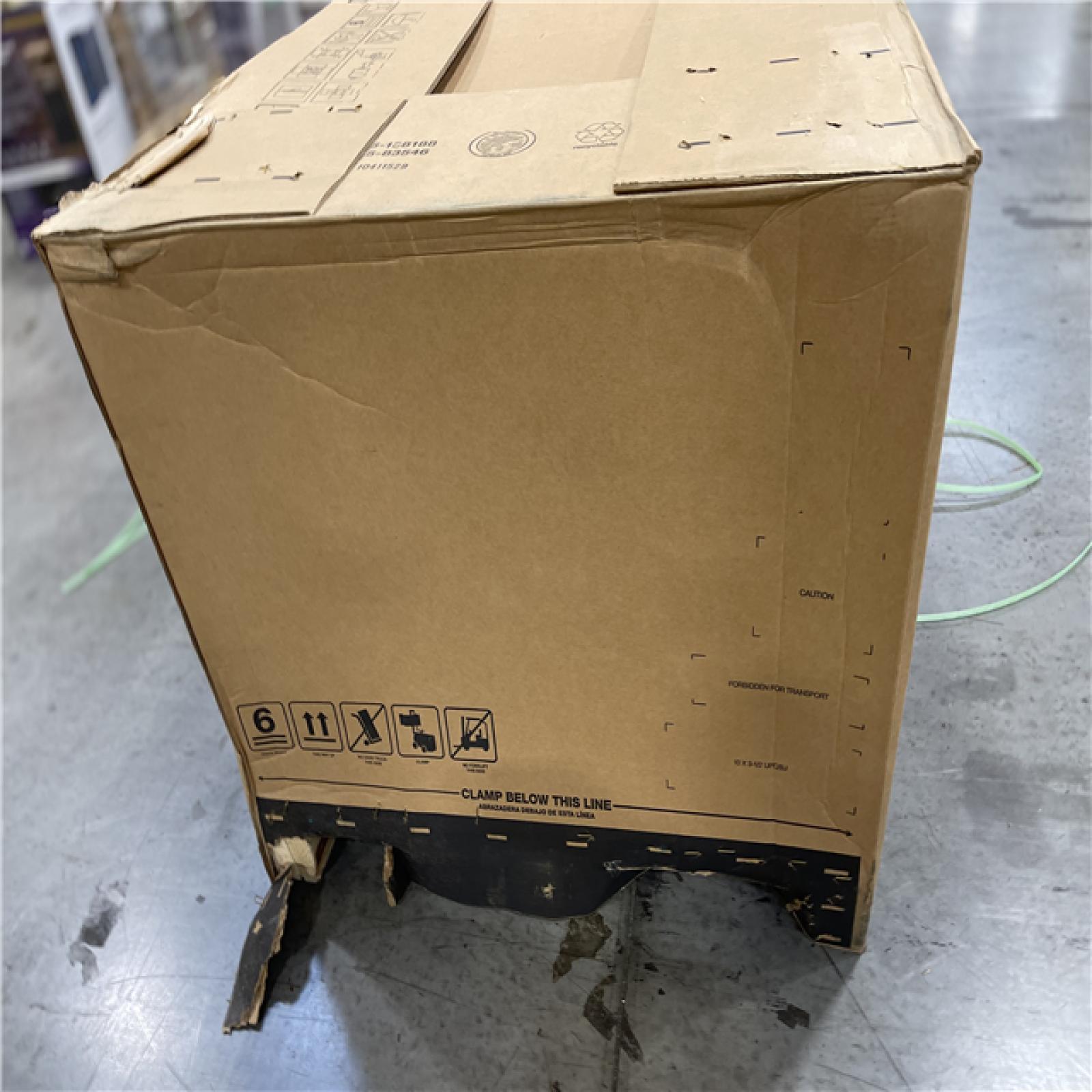 NEW! - Cub Cadet 30 in. 10.5 HP Briggs & Stratton Engine Hydrostatic Drive Gas Rear Engine Riding Mower