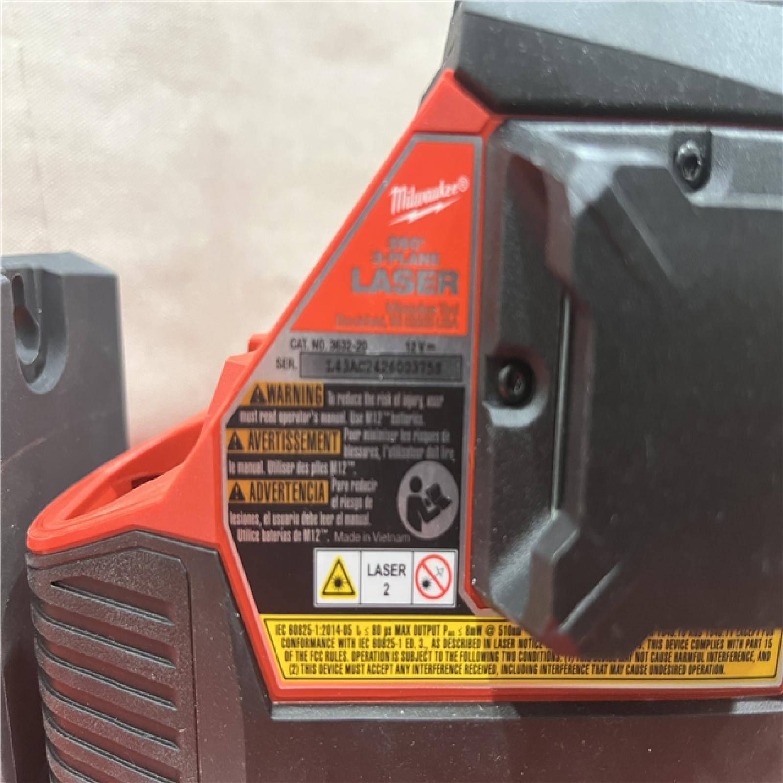 AS-IS Milwaukee-3632-21 M12 Green Beam Laser 360Â° 3-Plane Kit