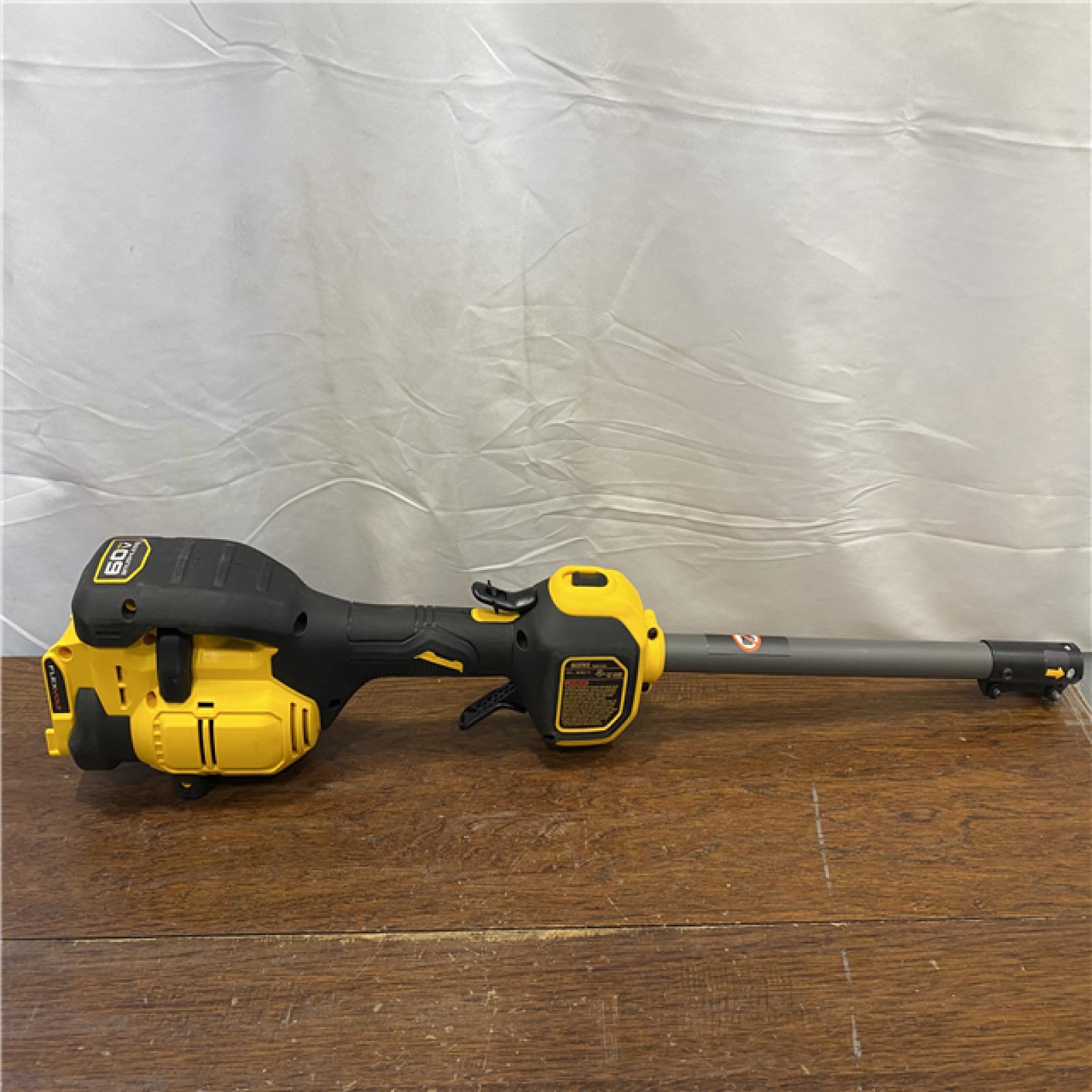 AS-IS DEWALT FLEXVOLT 60V MAX 17 in. Cordless Battery Powered Attachment Capable Trimmer Kit with (1) FLEXVOLT 3 Ah Battery & Charger