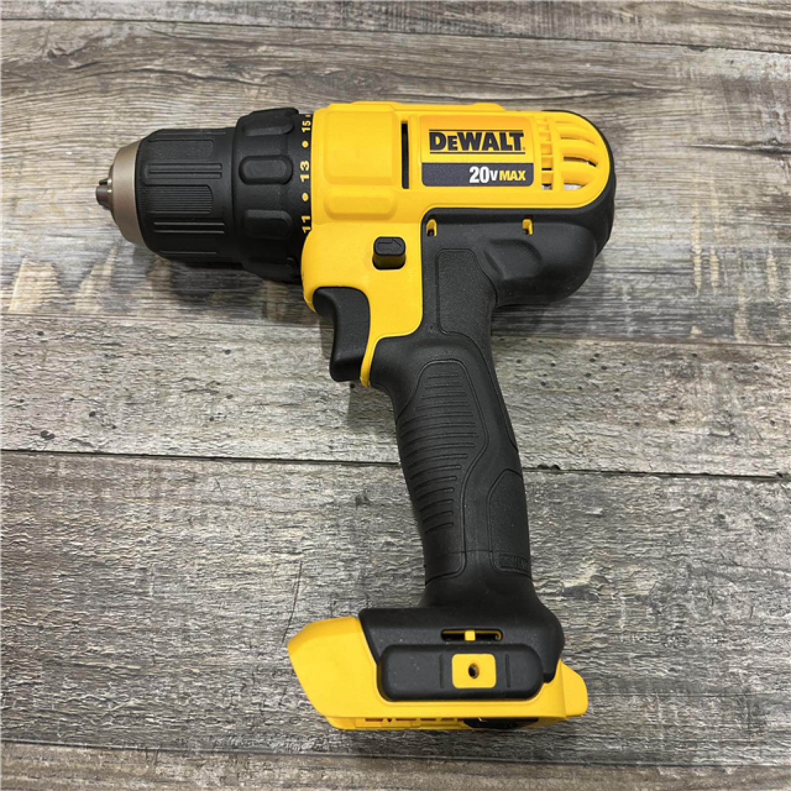 AS-IS DEWALT 20V MAX Cordless 1/2 in. Drill/Driver Kit