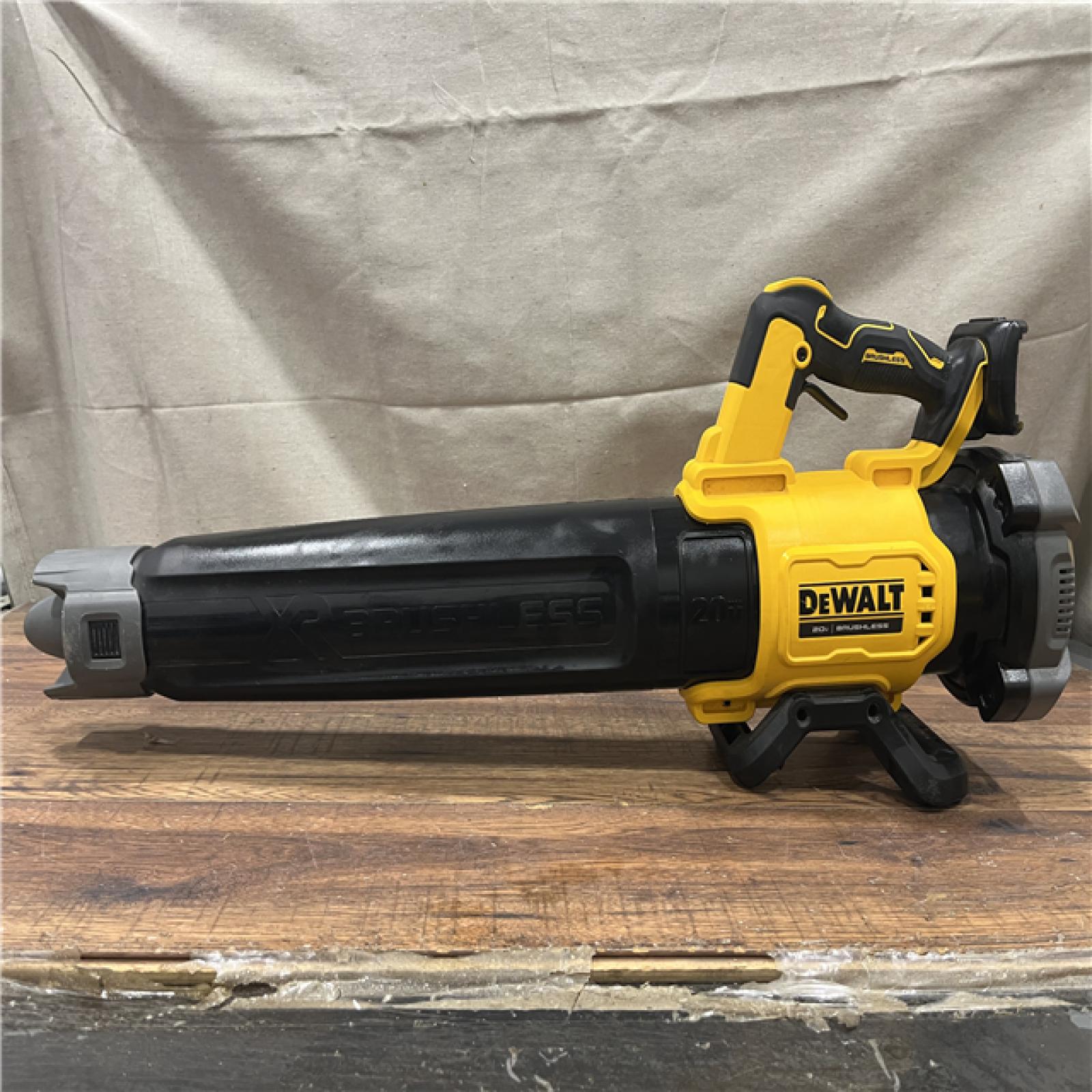 AS-IS DEWALT 20V MAX* XR Brushless Cordless Handheld Blower Kit
