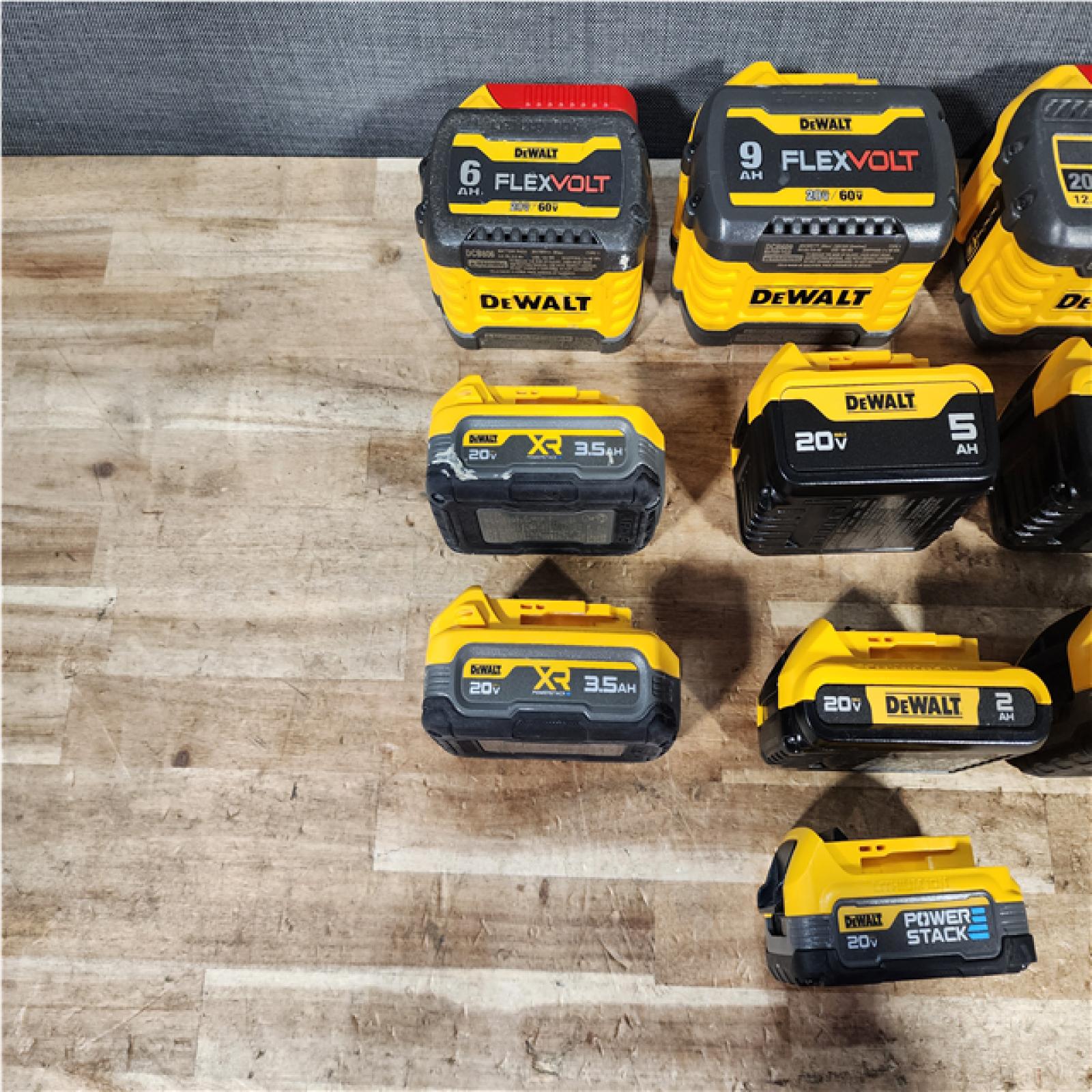 HOUSTON LOCATION - AS - IS DEWALT BATTERY PACK QTY - 10