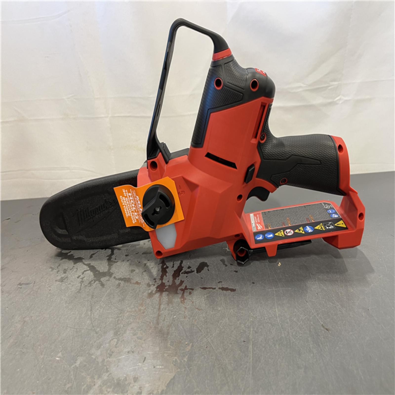 AS-IS - Milwaukee M12 FUEL 6 in. 12V Lithium-Ion Brushless Cordless Pruning Saw HATCHET