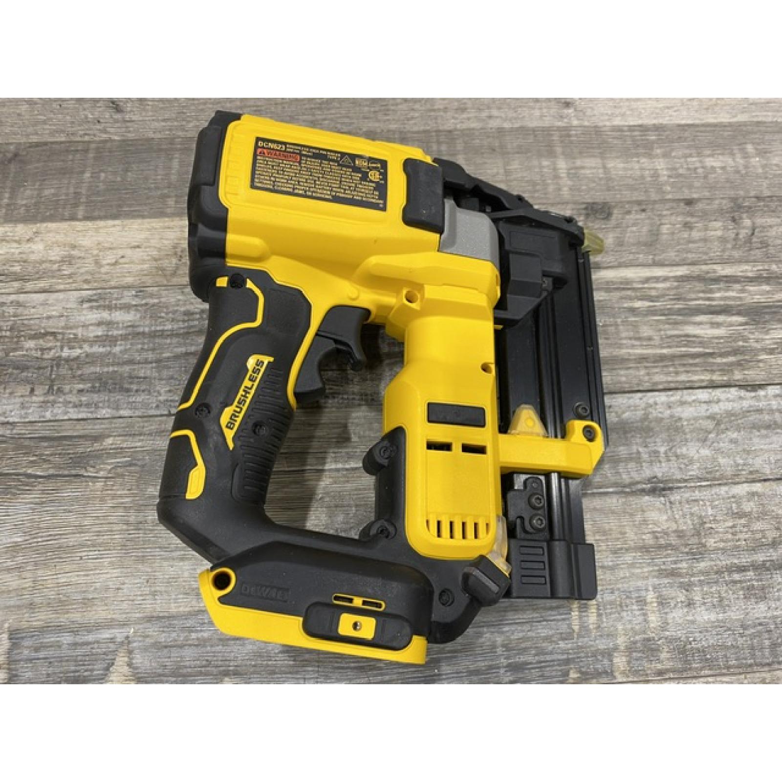 AS-IS DEWALT ATOMIC 20V MAX Lithium Ion Cordless 23 Gauge Pin Nailer Kit