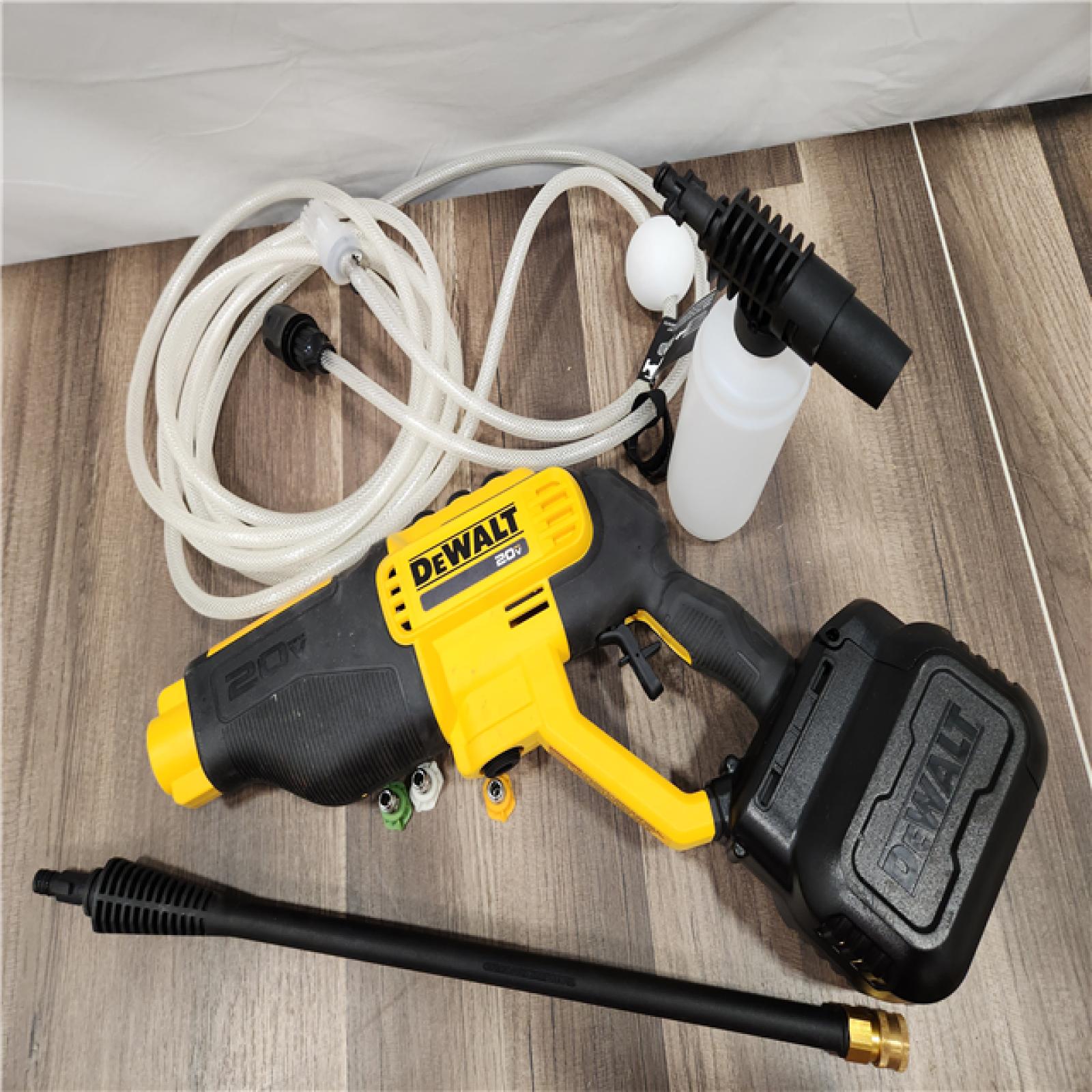 LIKE NEW! - Dewalt 20V 550 PSI  1 GPM Cordless Power Cleaner W/ 4 Nozzles Tool-Only