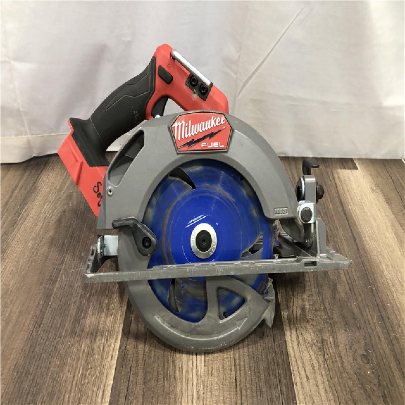 AS-IS Milwaukee  FUEL 18V Lithium-Ion Brushless Cordless 7-1/4 in. Circular Saw (Tool-Only)