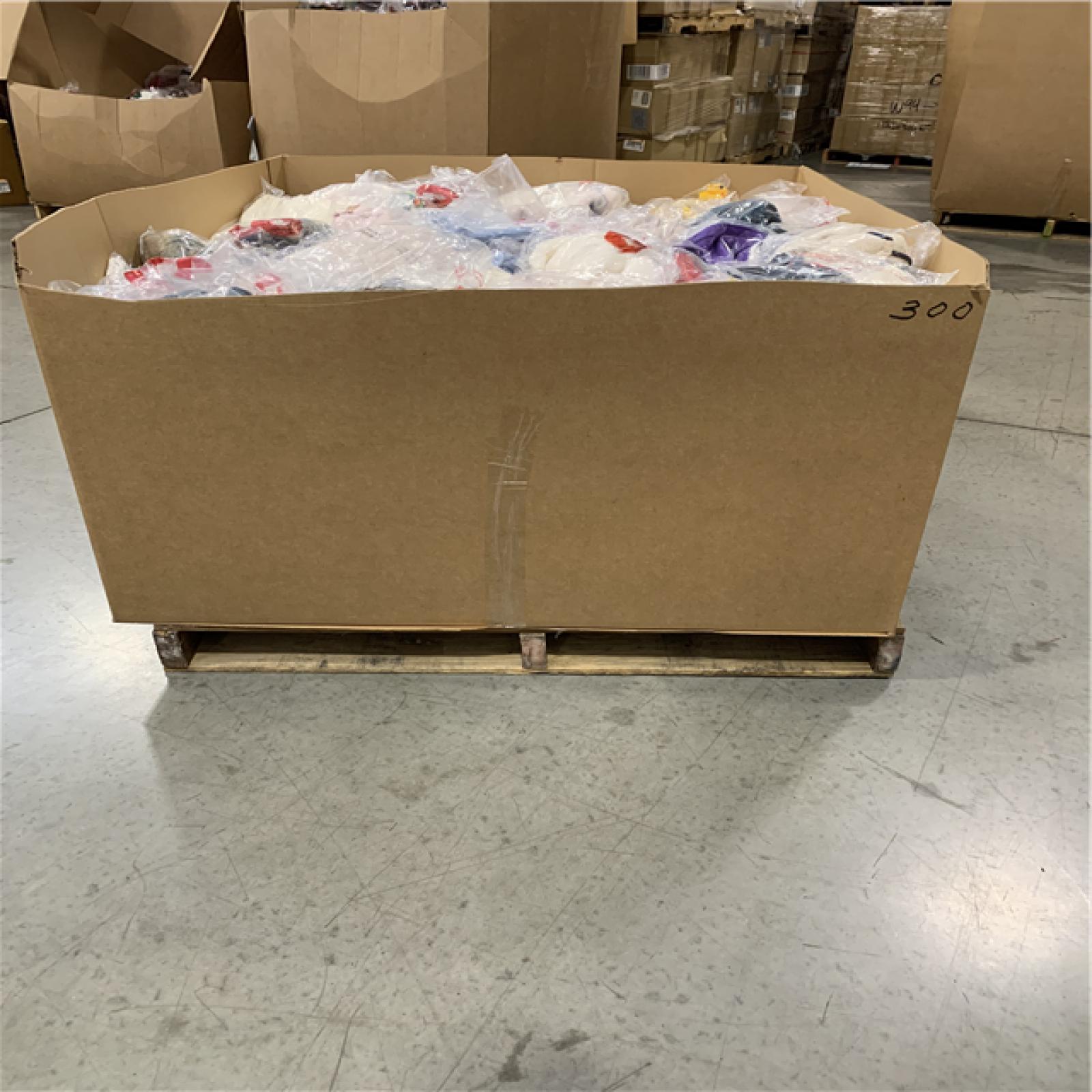 DALLAS LOCATION -NEW! BULLSEYE MIXED CLOTHING PALLET - (300 UNITS)