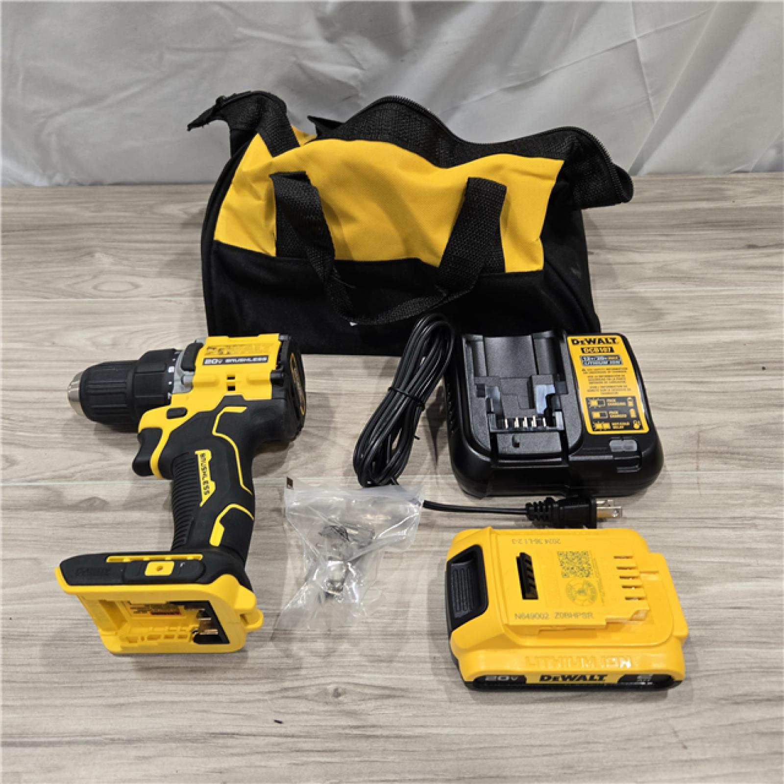 AS-IS DEWALT ATOMIC COMPACT SERIES 20V MAX* Cordless Drill/Driver Kit