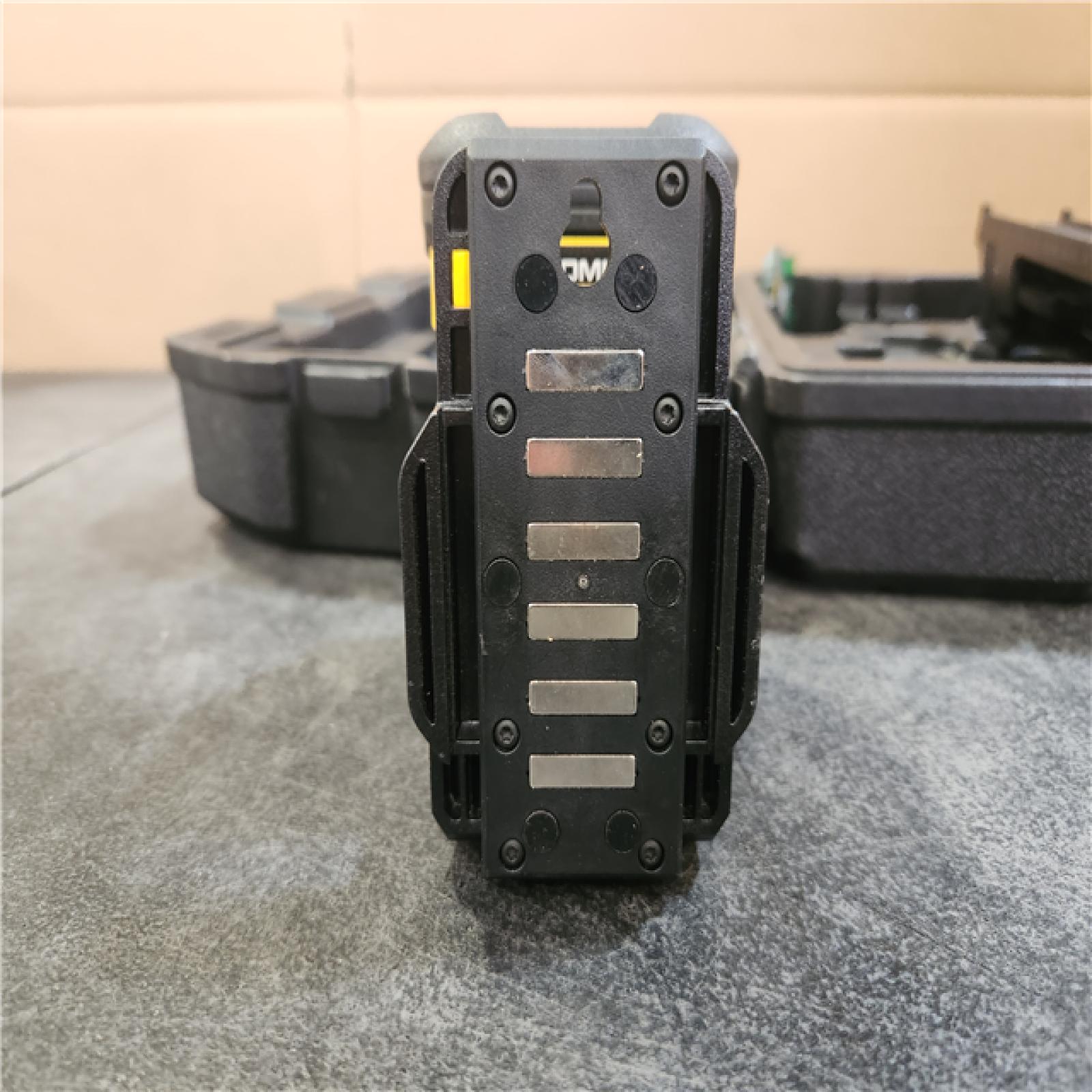 Phoenix LIKE NEW DEWALT 20V Green Cross Line Laser Level (Tool-Only)