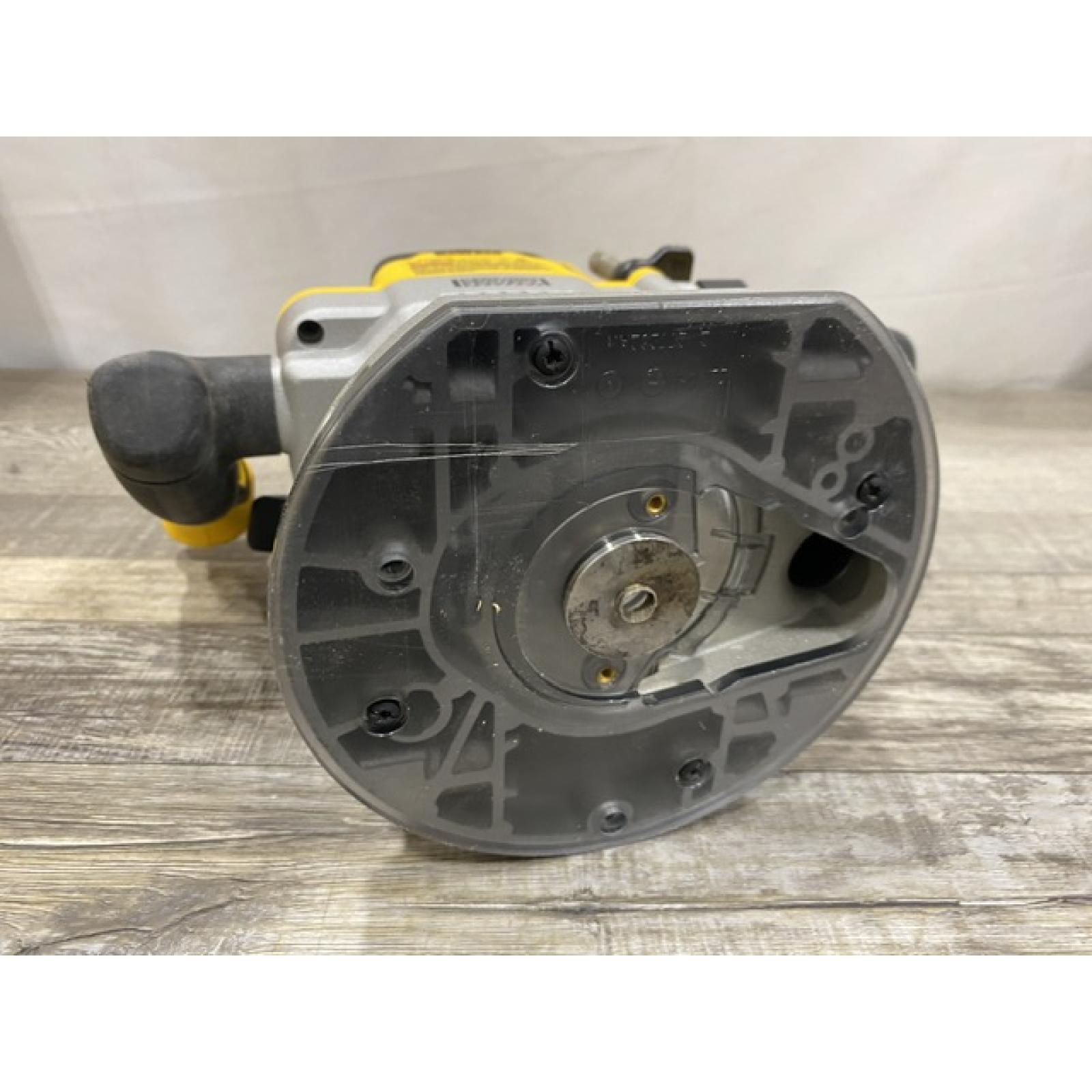 AS-IS DEWALT 20V MAX XR 2-1/4 Peak HP Brushless Cordless Plunge Router (Tool Only)