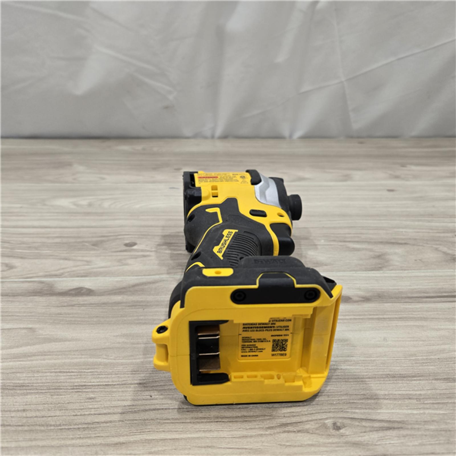 AS-IS DeWalt 20V MAX ATOMIC 1/4 in. Cordless Impact Driver Kit