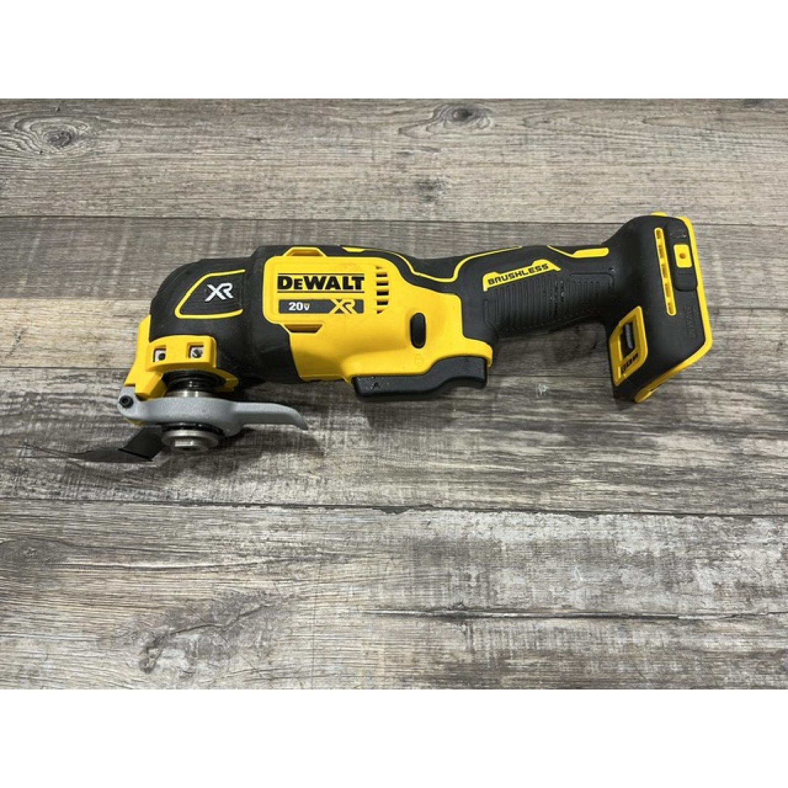 AS-IS DEWALT 20V MAX XR Cordless Brushless 3-Speed Oscillating Multi Tool Kit