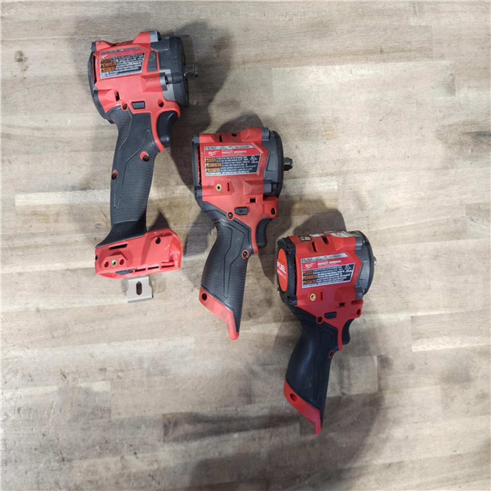 HOUSTON LOCATION - AS-IS MILWAUKEE 3 TOOL COMBO KIT W/ (2) BATTERY & CHARGER