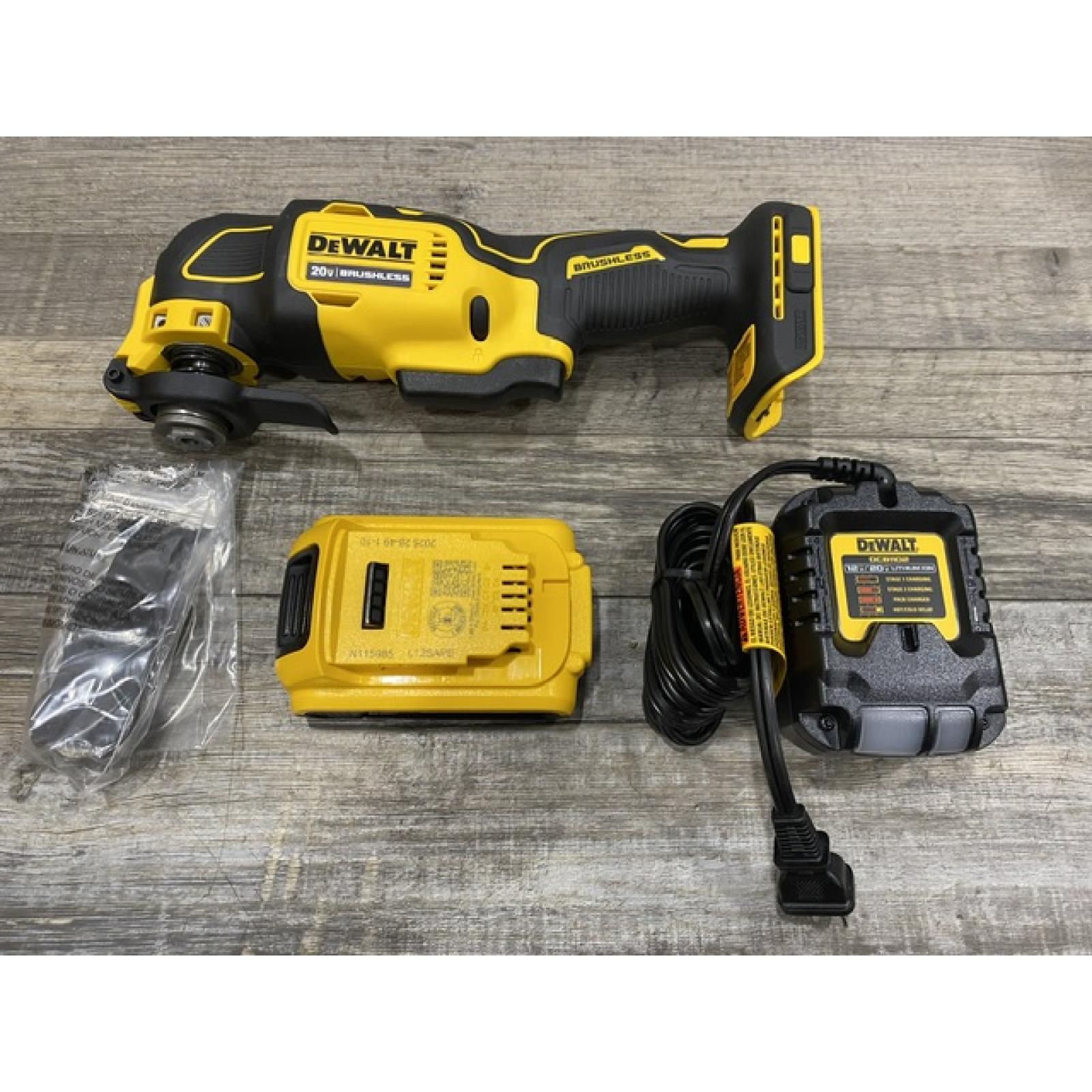 LIKE NEW - DEWALT ATOMIC 20V MAX Cordless Brushless Oscillating Multi Tool Kit