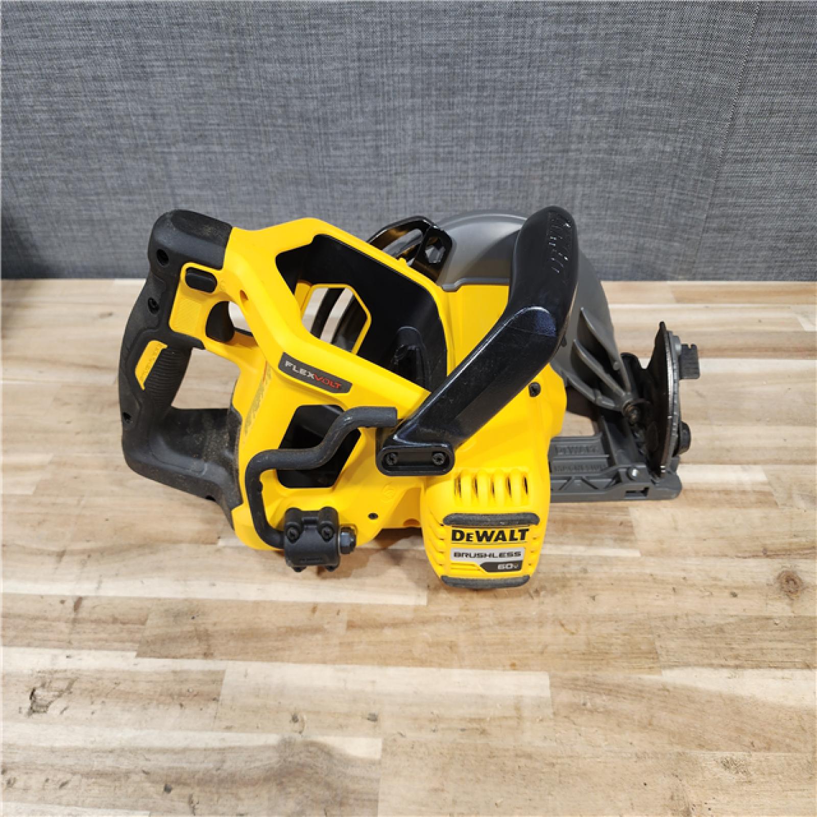 HOUSTON LOCATION - AS-IS DEWALT FLEXVOLT 60V MAX Cordless Brushless 7-1/4 in. Wormdrive Style Circular Saw (Tool Only)