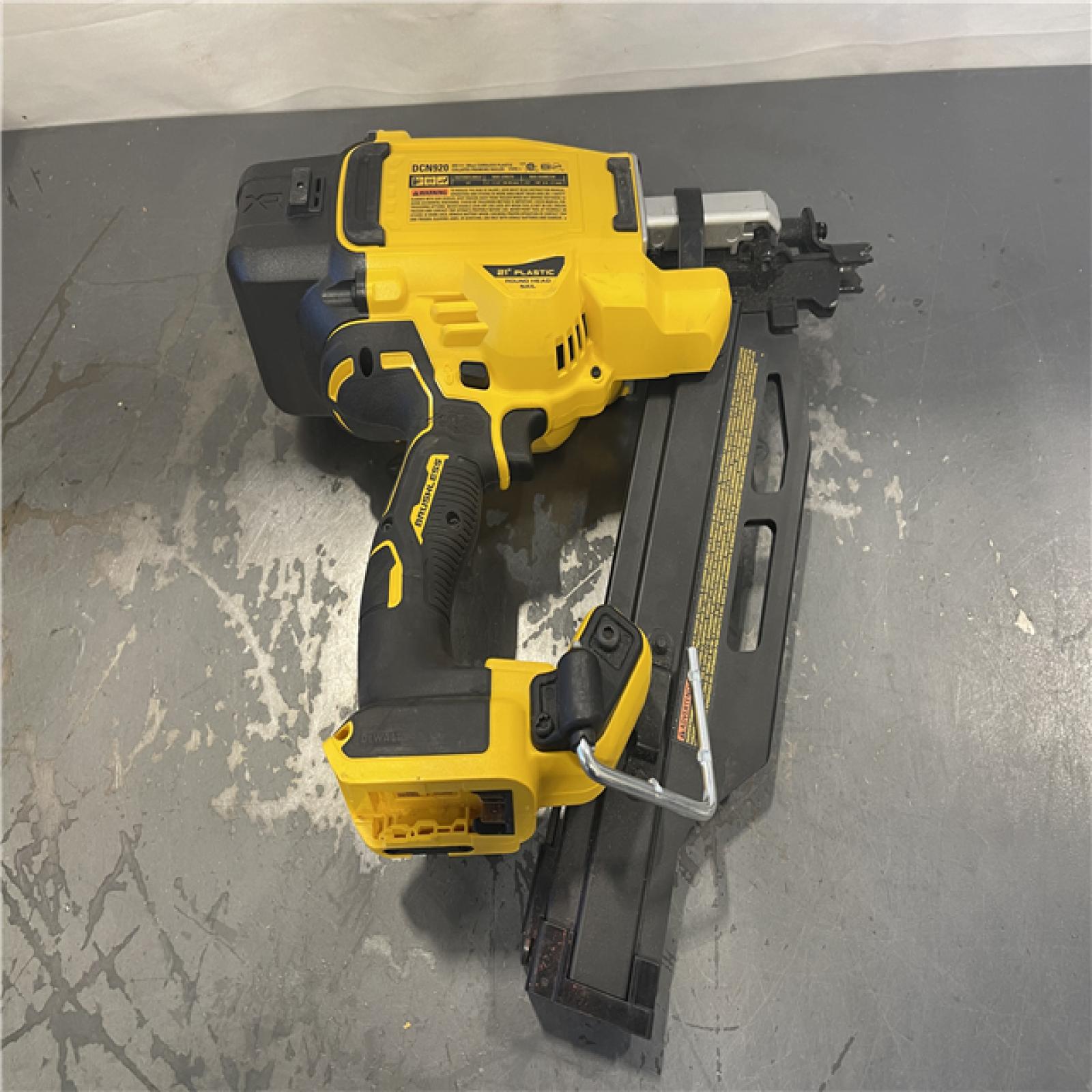 DeWalt 20V MAX Cordless 21 Deg Framing Nailer Tool Only 20 V