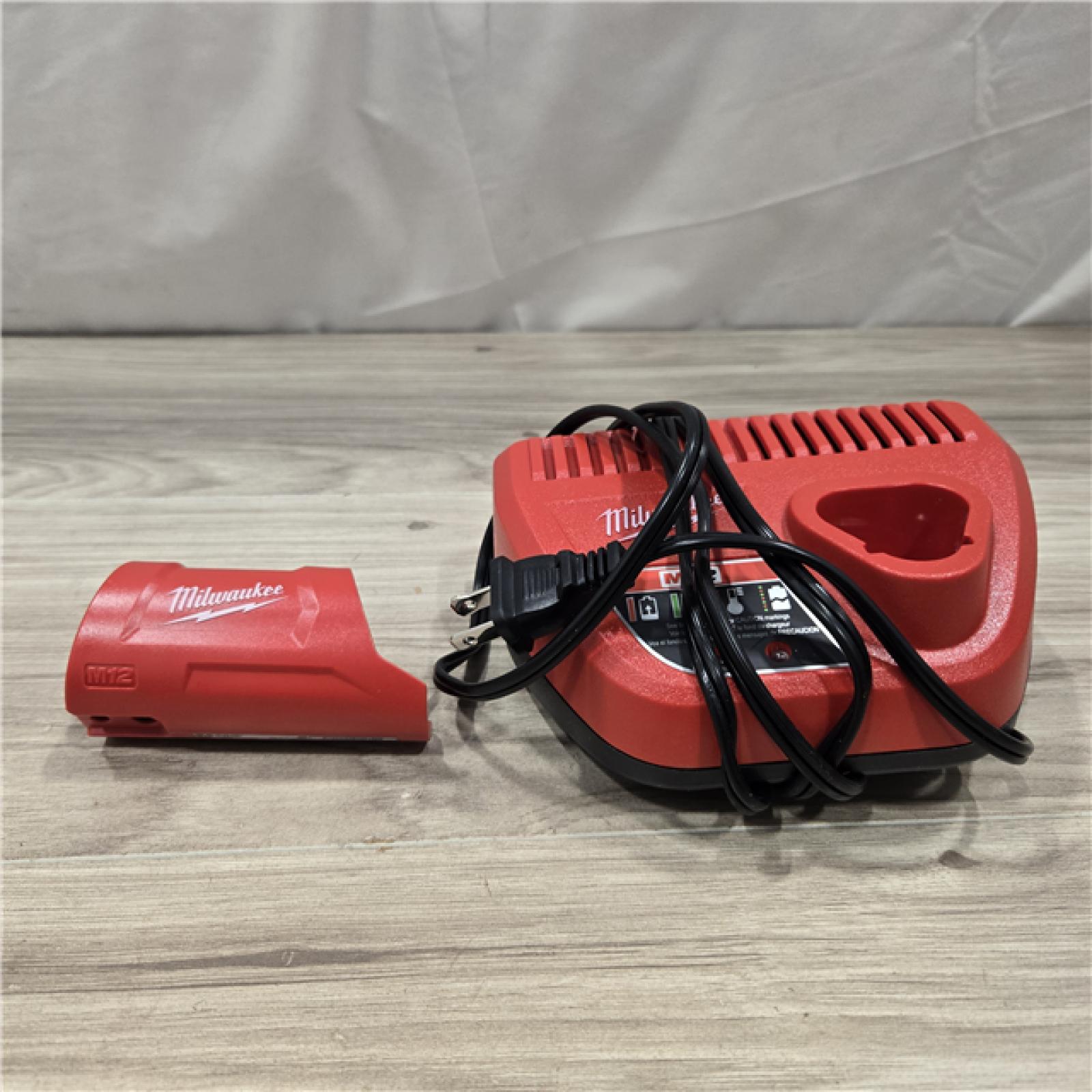 AS-IS Milwaukee Large Black M12 Heated Axis Vest Kit