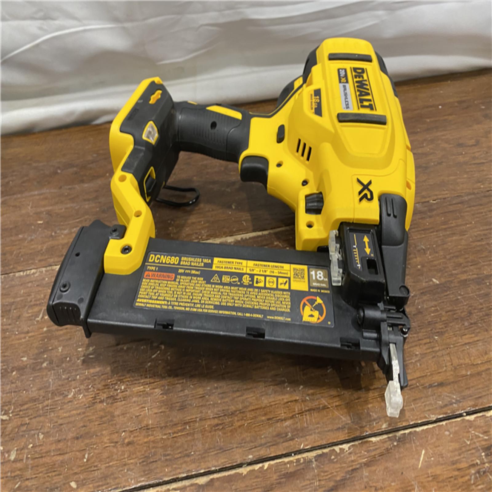 AS-IS DEWALT 20V MAX XR 18 Gauge Brad Nailer Kit
