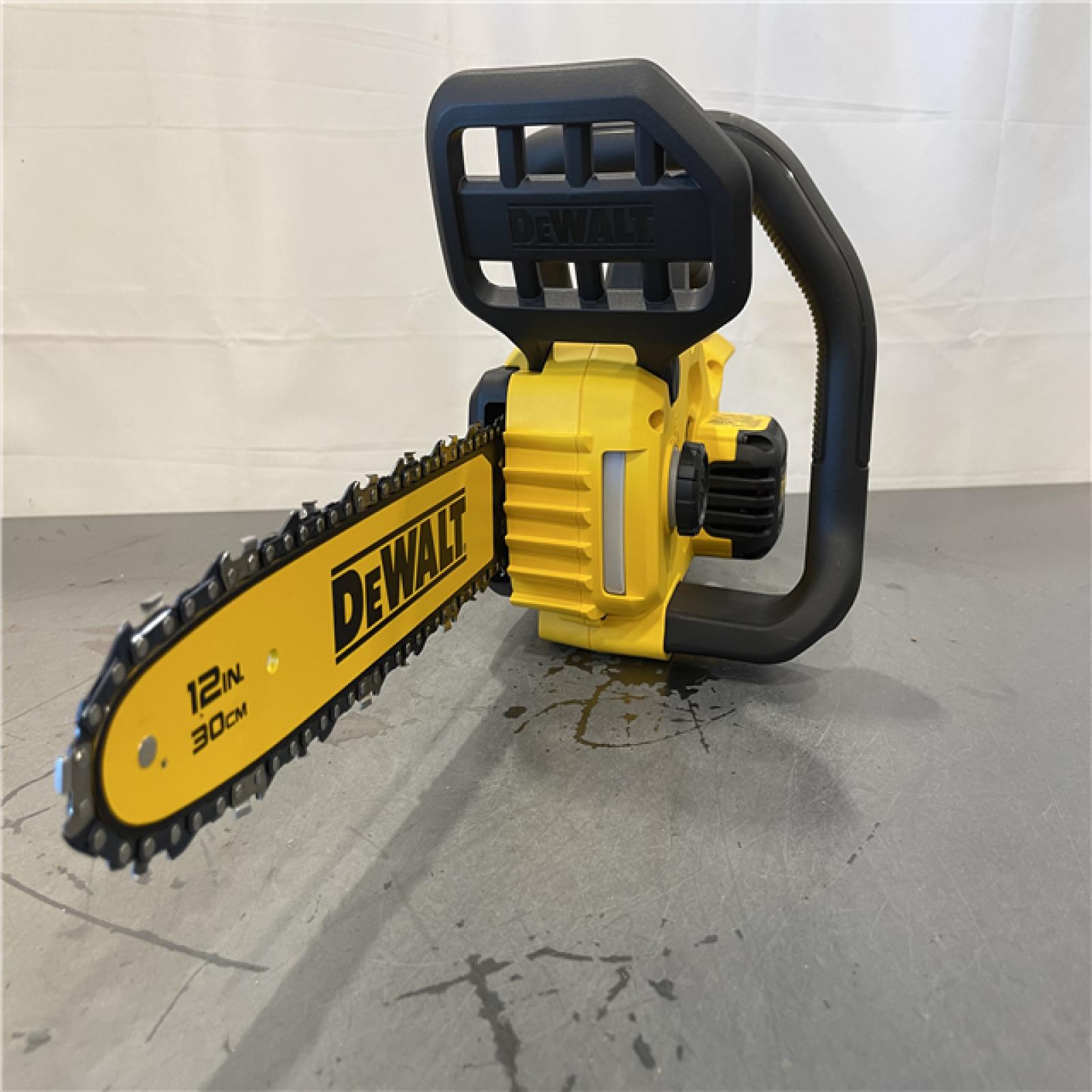 AS-IS - DEWALT 20V MAX Compact 12 Brushless Cordless Chainsaw Kit
