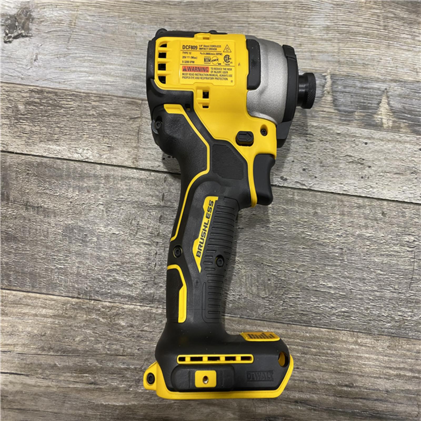 AS-IS DEWALT Atomic 20V Max Lithium-Ion Brushless Cordless Compact 1/4 in. Impact Driver Kit