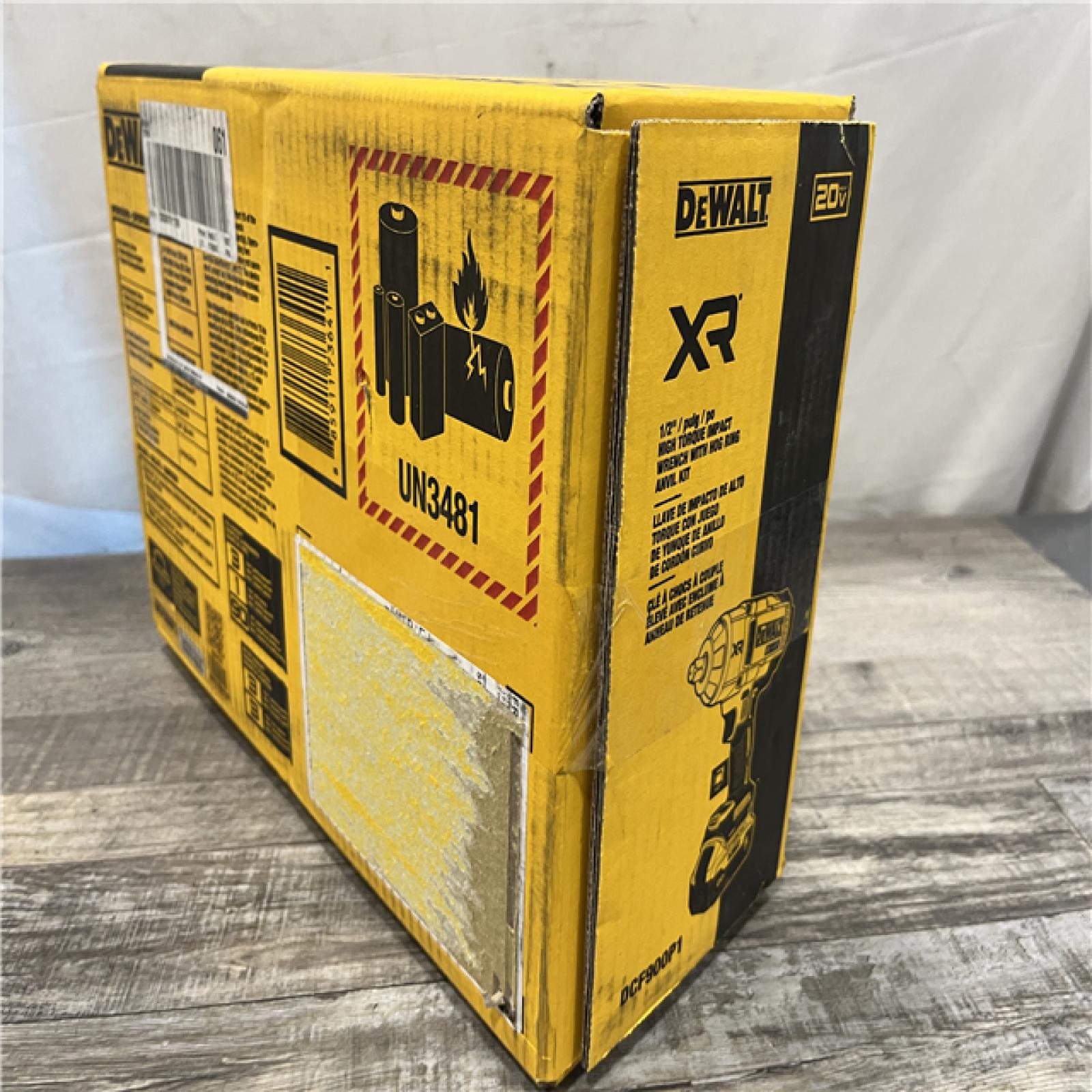 NEW - DEWALT 20V MAX Lithium-Ion Cordless 1/2 in. Impact Wrench Kit