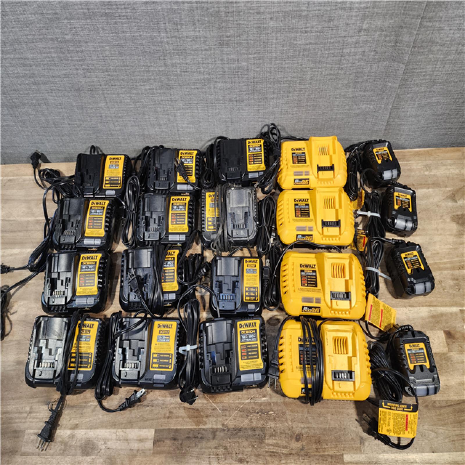 HOUSTON LOCATION - AS-IS DEWALT BATTERY CHARGER PACK QTY - 20