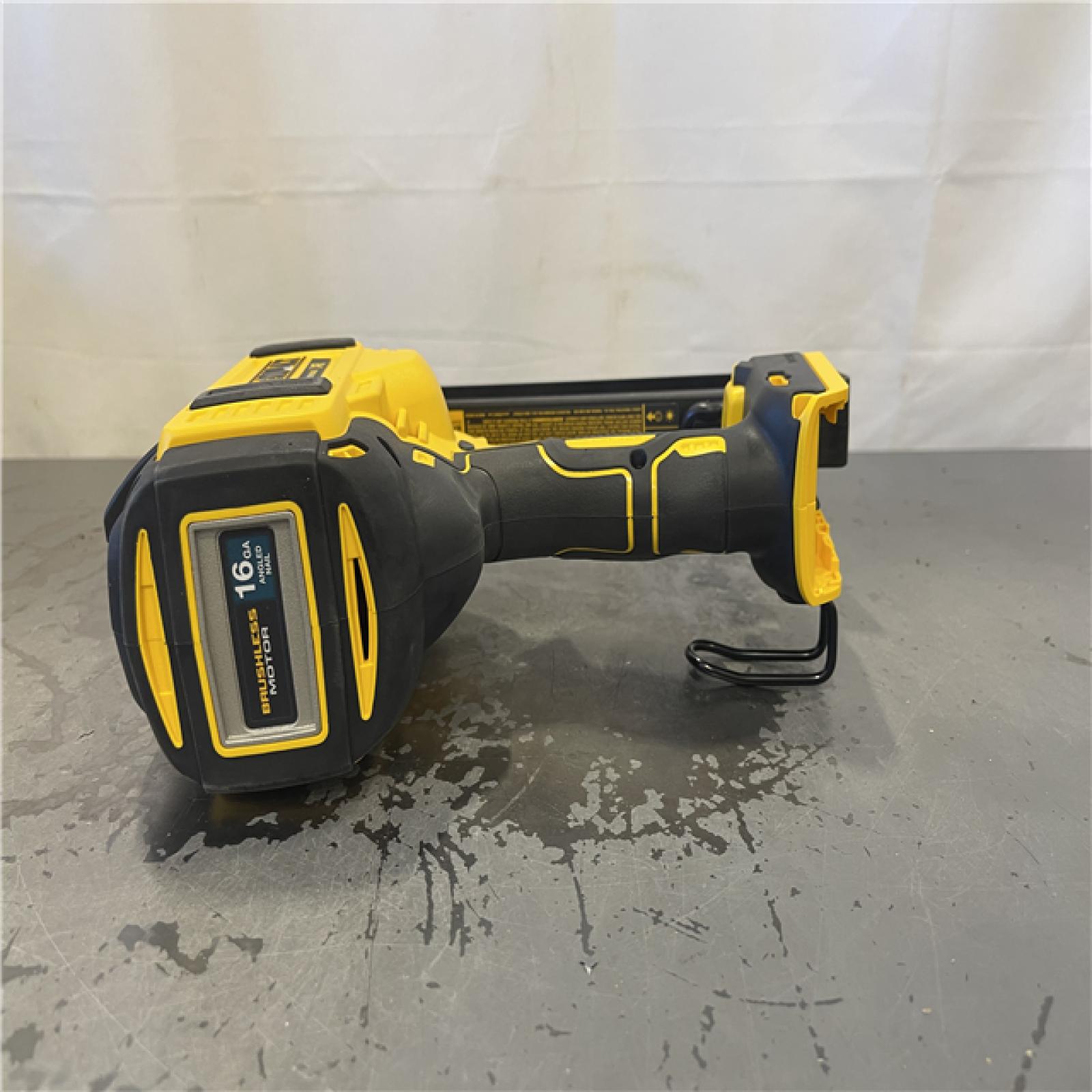 AS-IS- DeWalt 20V 16 Gauge Cordless Angled Finish Nailer Kit W/ 2Ah Battery