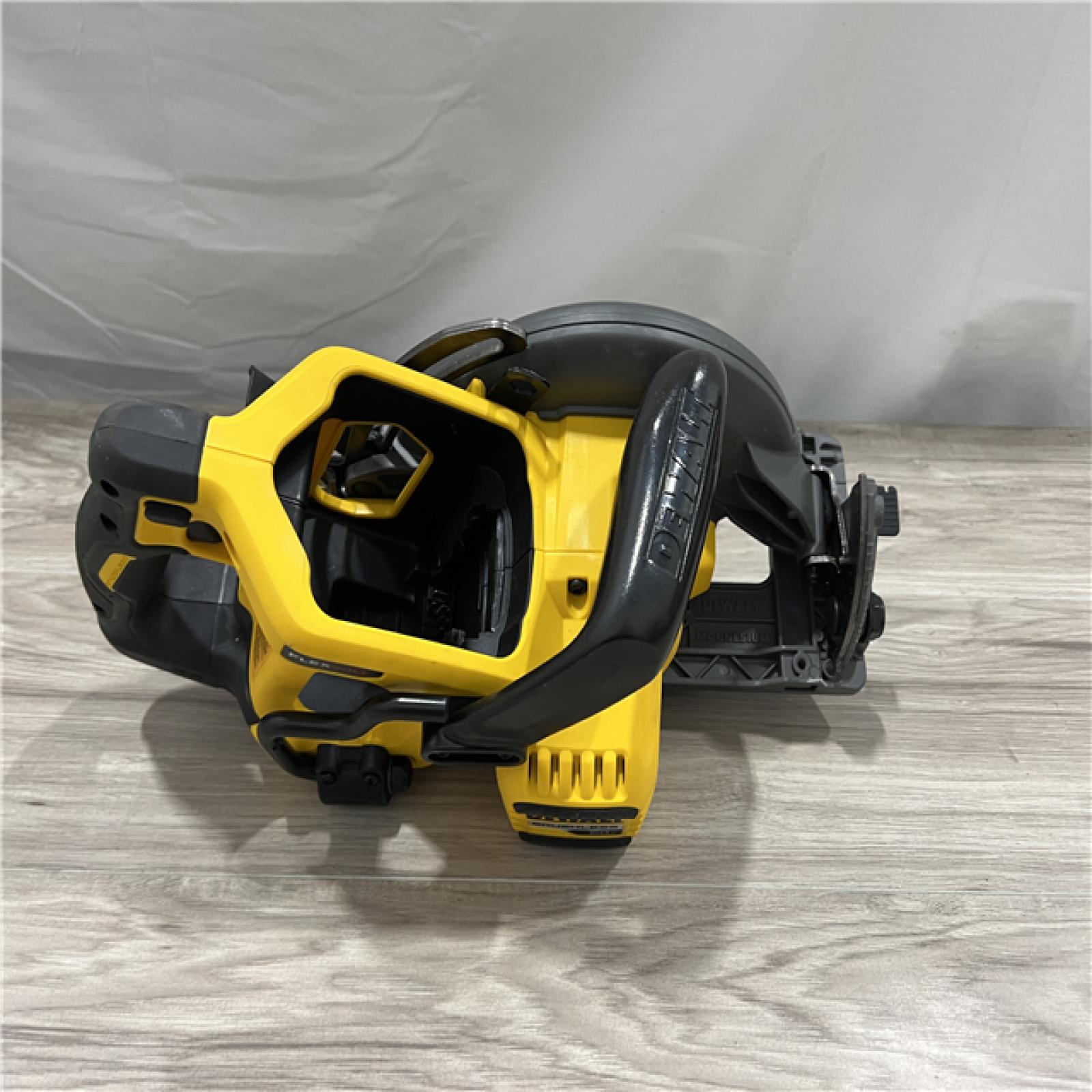 AS-IS DEWALT FLEXVOLT 60V MAX Cordless Brushless 7-1/4 in. Wormdrive Style Circular Saw (Tool Only)