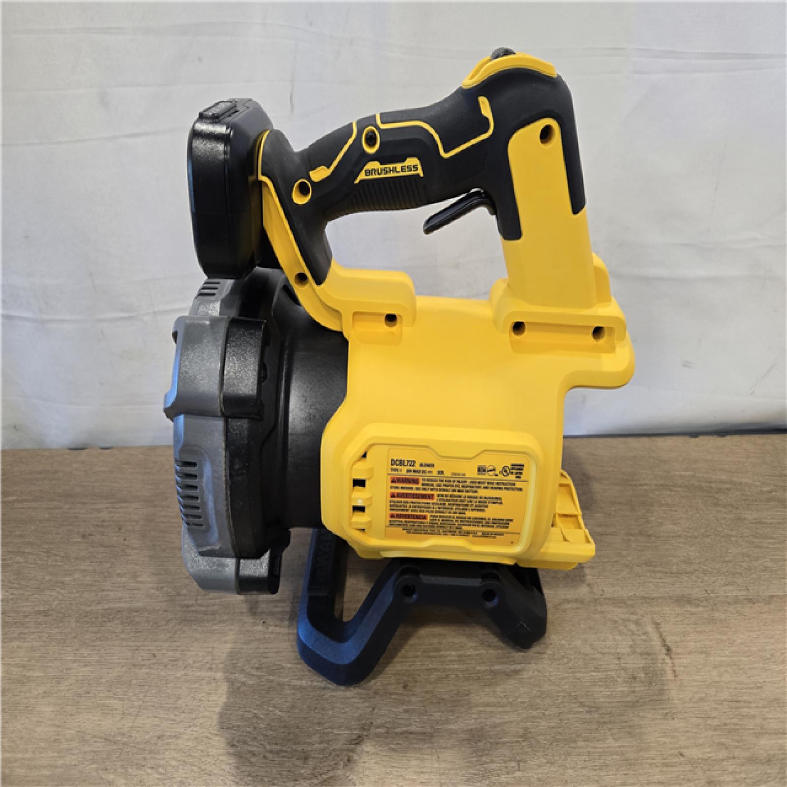 AS-IS DEWALT 20V MAX* XR Cordless Handheld Blower Kit