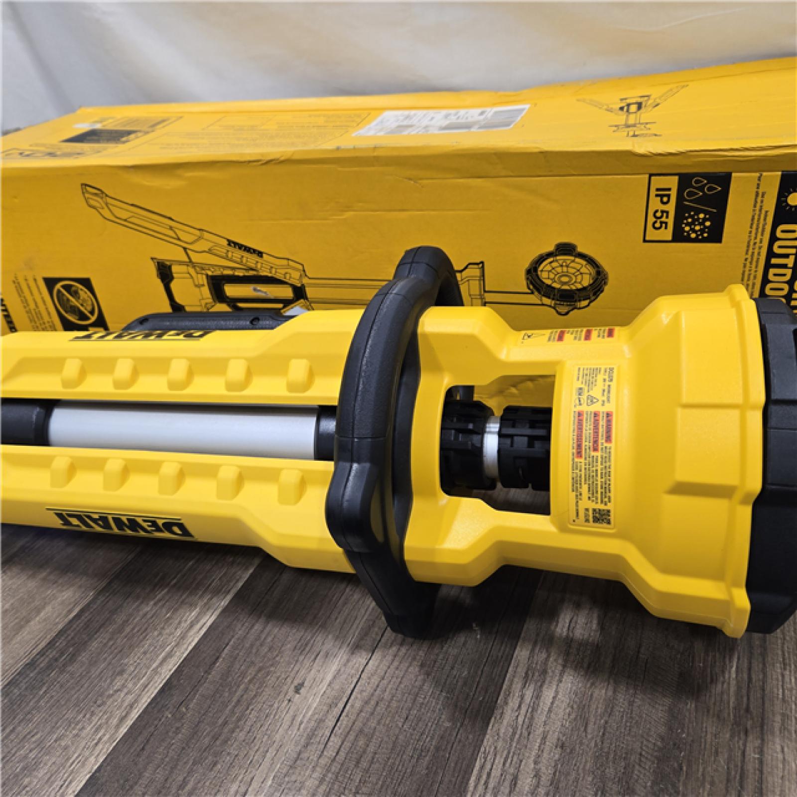 AS-IS DEWALT 20V MAX 3000 Lumens Tripod Jobsite Light (Tool-Only)