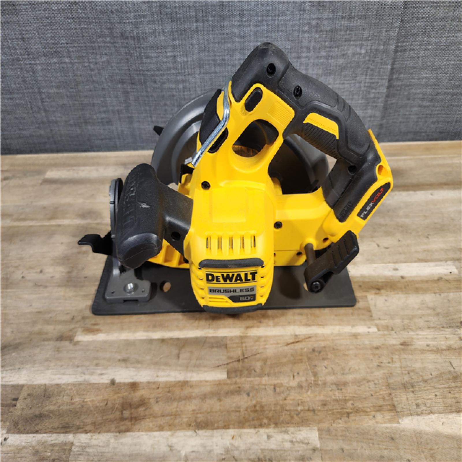 HOUSTON LOCATION - AS-IS DeWALT Flexvolt Max 7-1/4 60V Brushless Circular Saw (Tool Only)