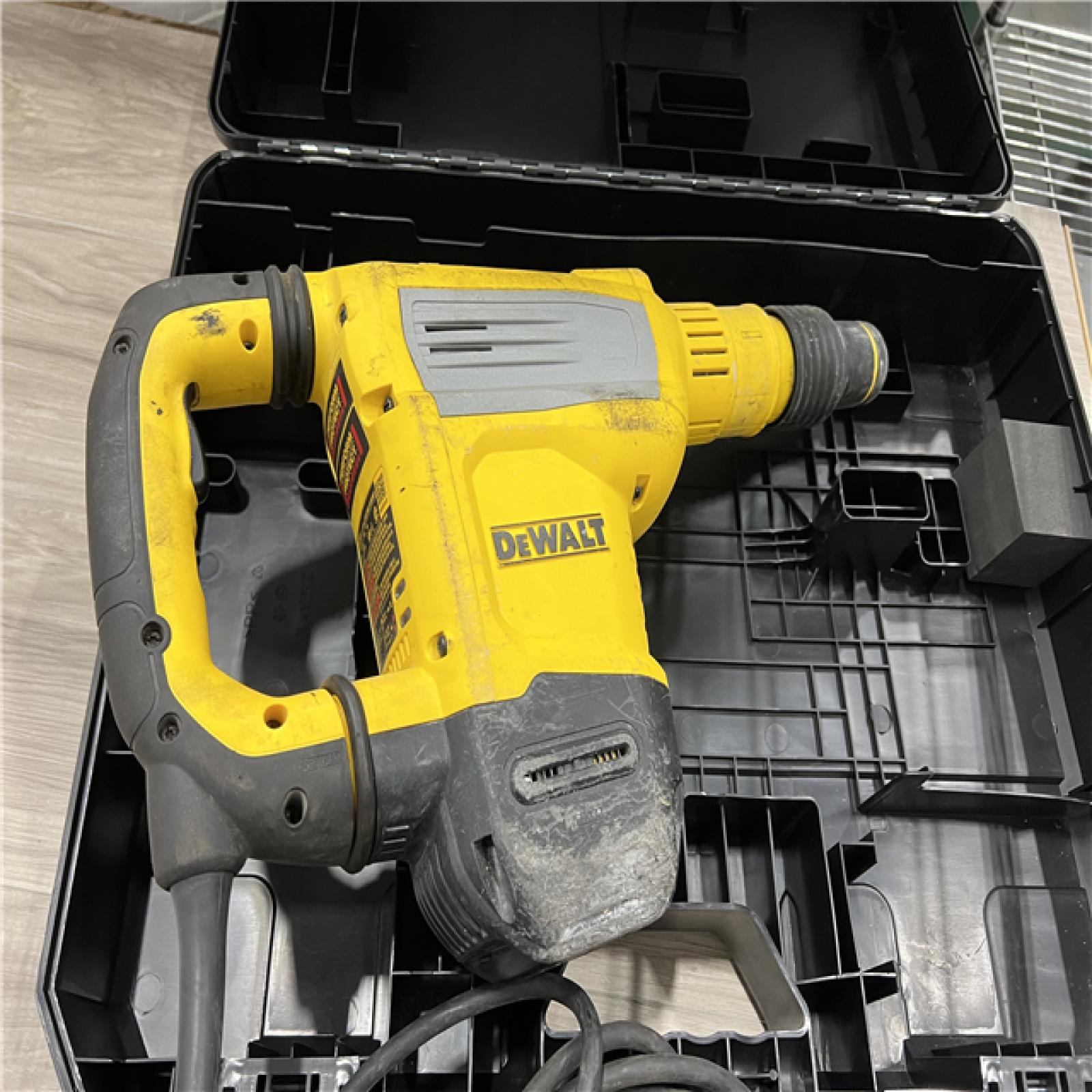 AS-IS DeWalt 1-3/4 in. SDS MAX Combination Rotary Hammer Kit with Case and Side Handle