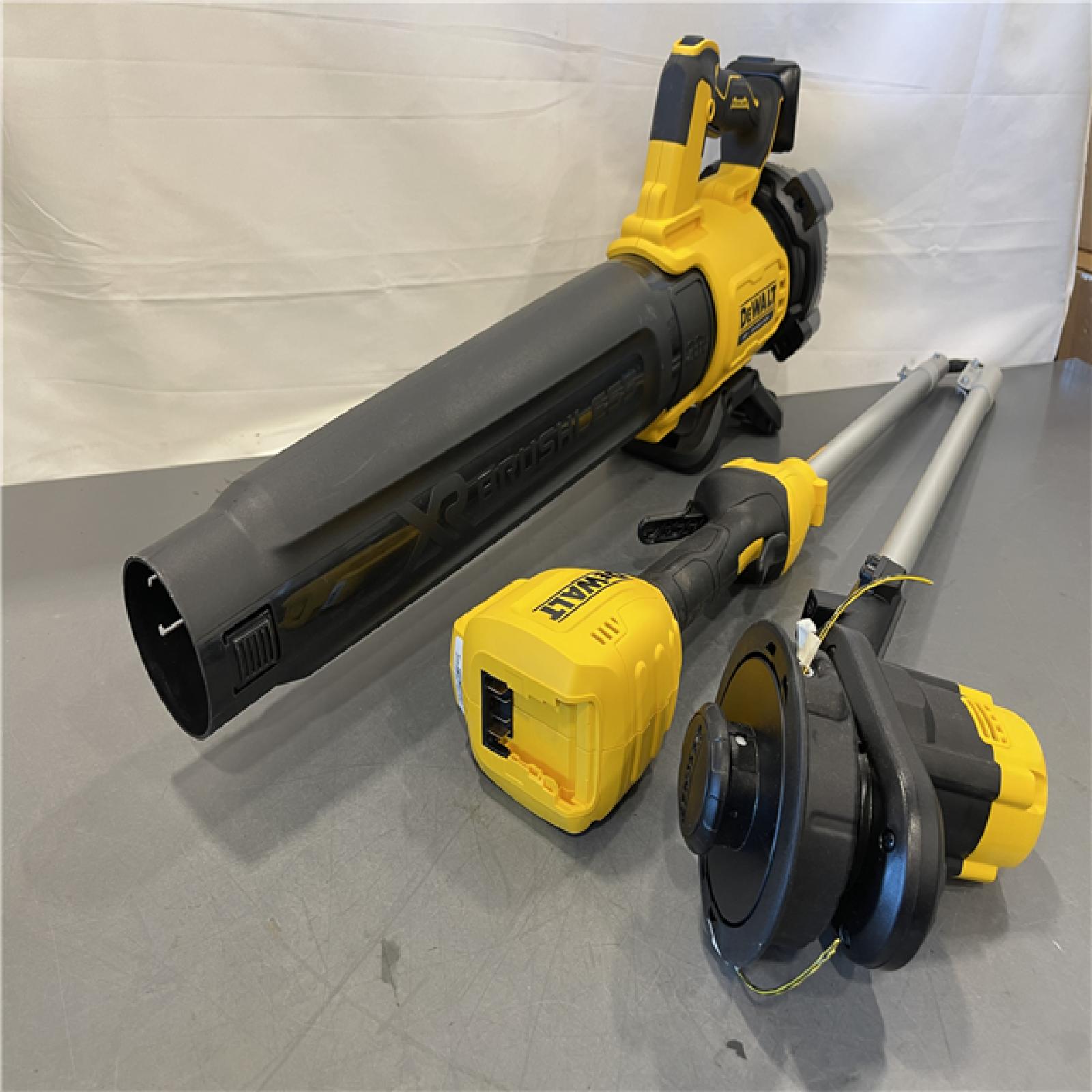 AS-IS - DeWalt 20V MAX 13 in. 20 V Battery Blower/Trimmer Kit