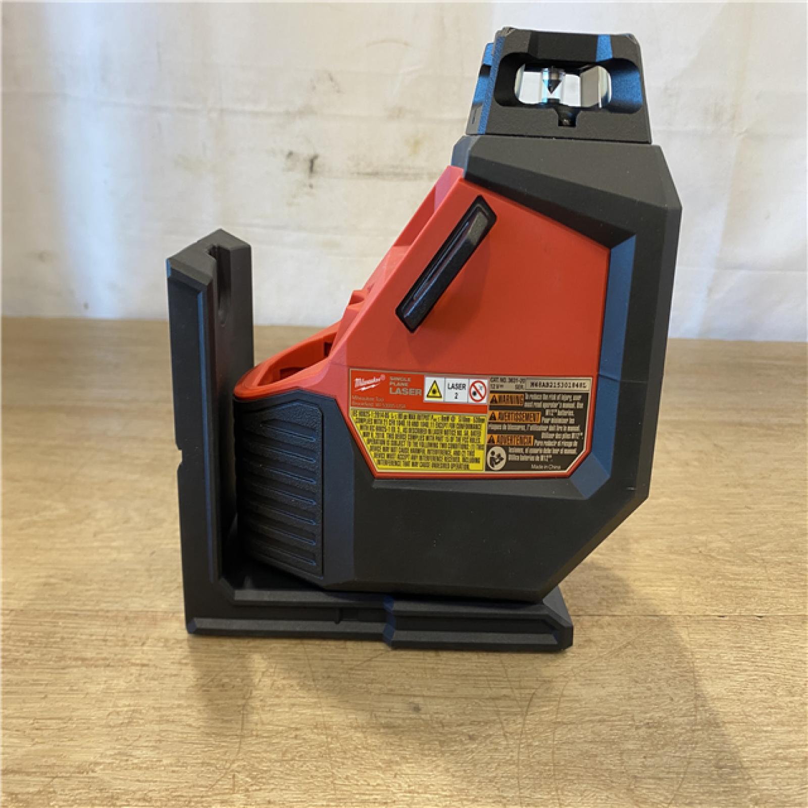AS-IS Milwaukee 12-Volt Lithium-Ion Cordless Green 250 ft. 3-Plane Laser Level Kit