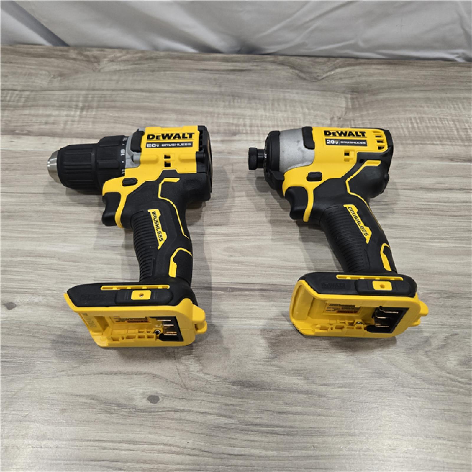 LIKE NEW! - Dewalt DCK225D2 20V MAX ATOMIC Compact Cordless Drill Driver and Impact Driver Combo Kit