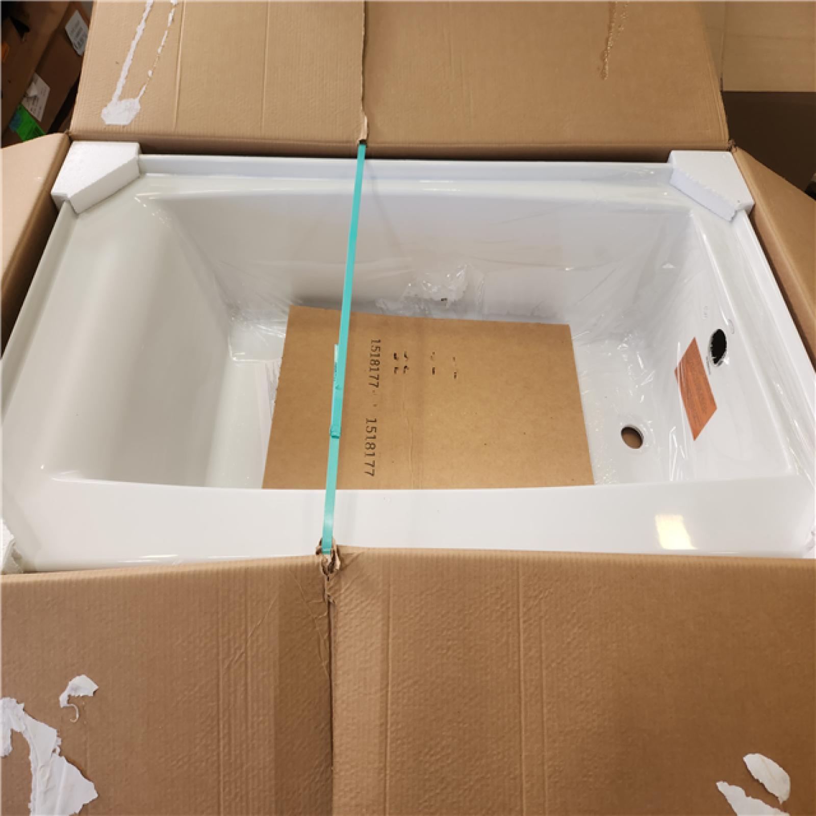 Phoenix AS-IS 2 KOHLER Elmbrook 60 in. x 30.25 in. Soaking Bathtub with Right-Hand Drain in White