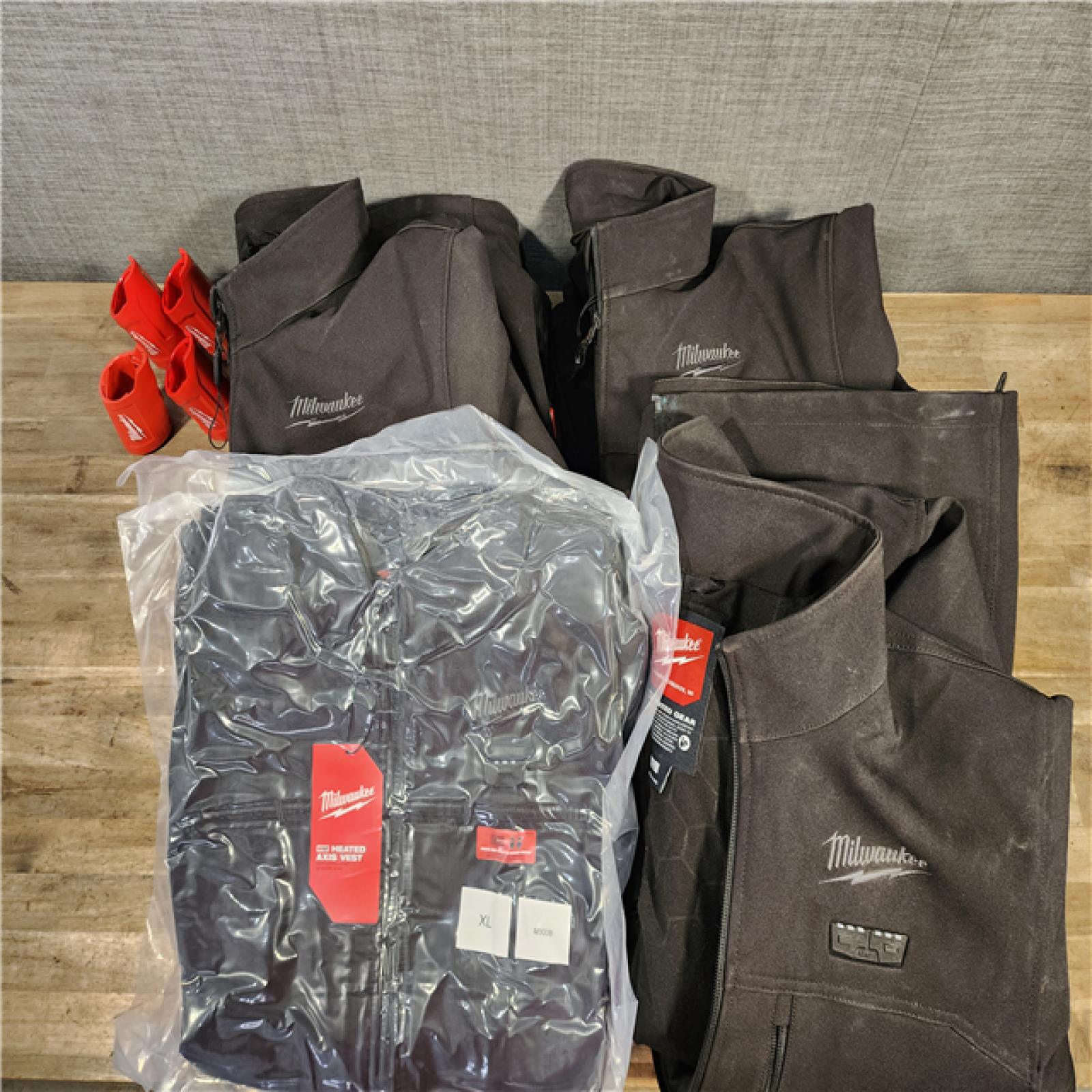 HOUSTON LOCATION - AS-IS MILWAUKEE 4 HEATED CLOTHING COMBO KIT