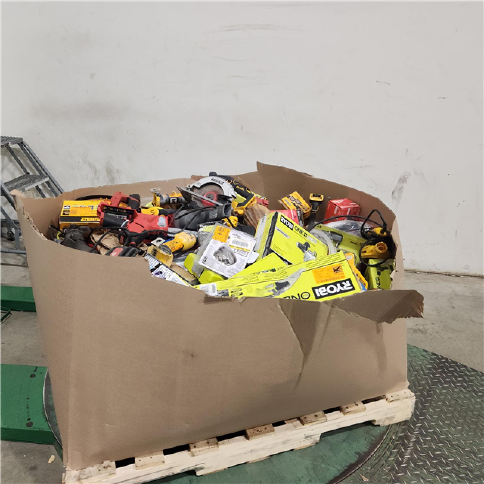 Dallas Location - As-Is Tool Pallet