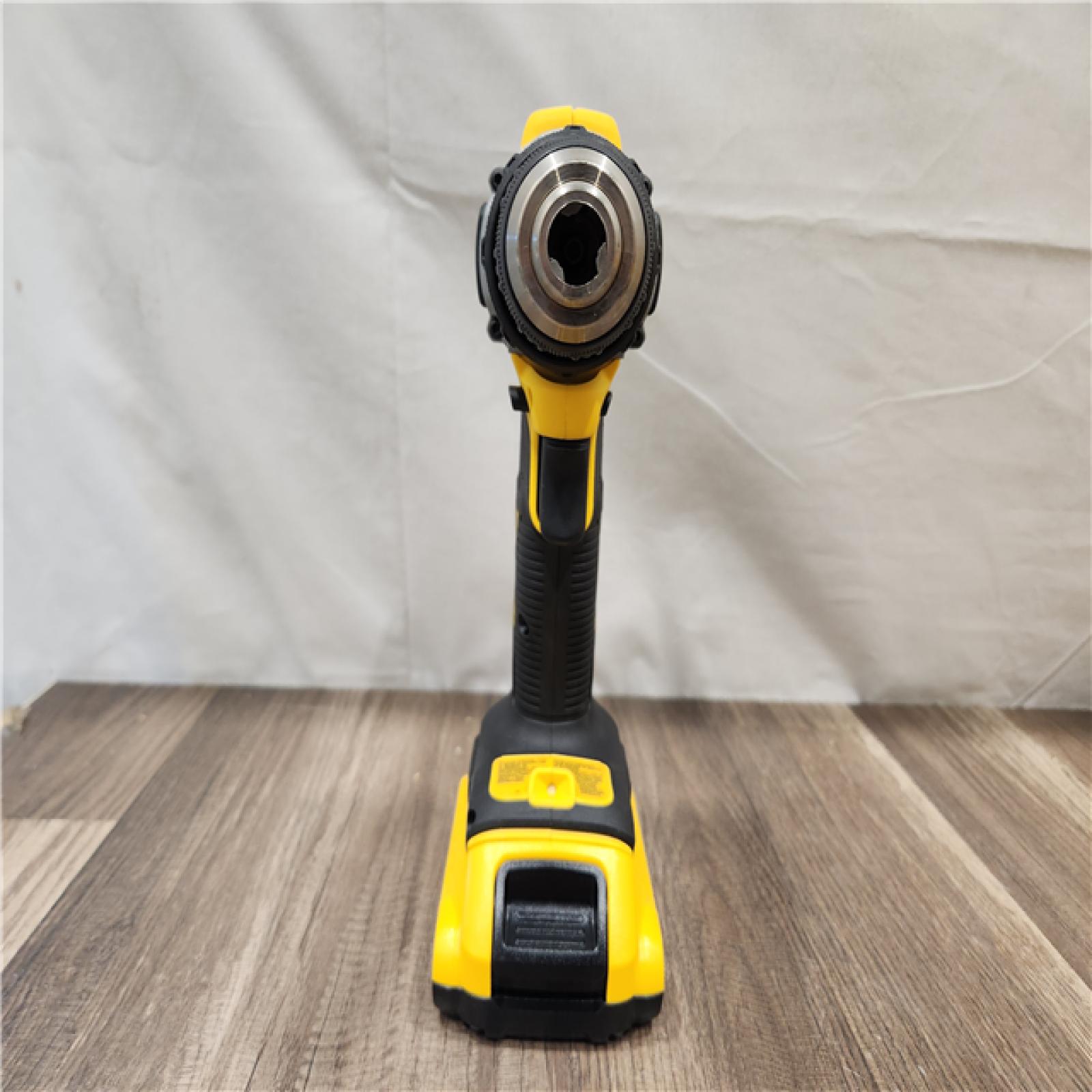AS-IS- DEWALT ATOMIC COMPACT SERIES 20V MAX* Brushless Cordless 1/2 Drill/Driver Kit