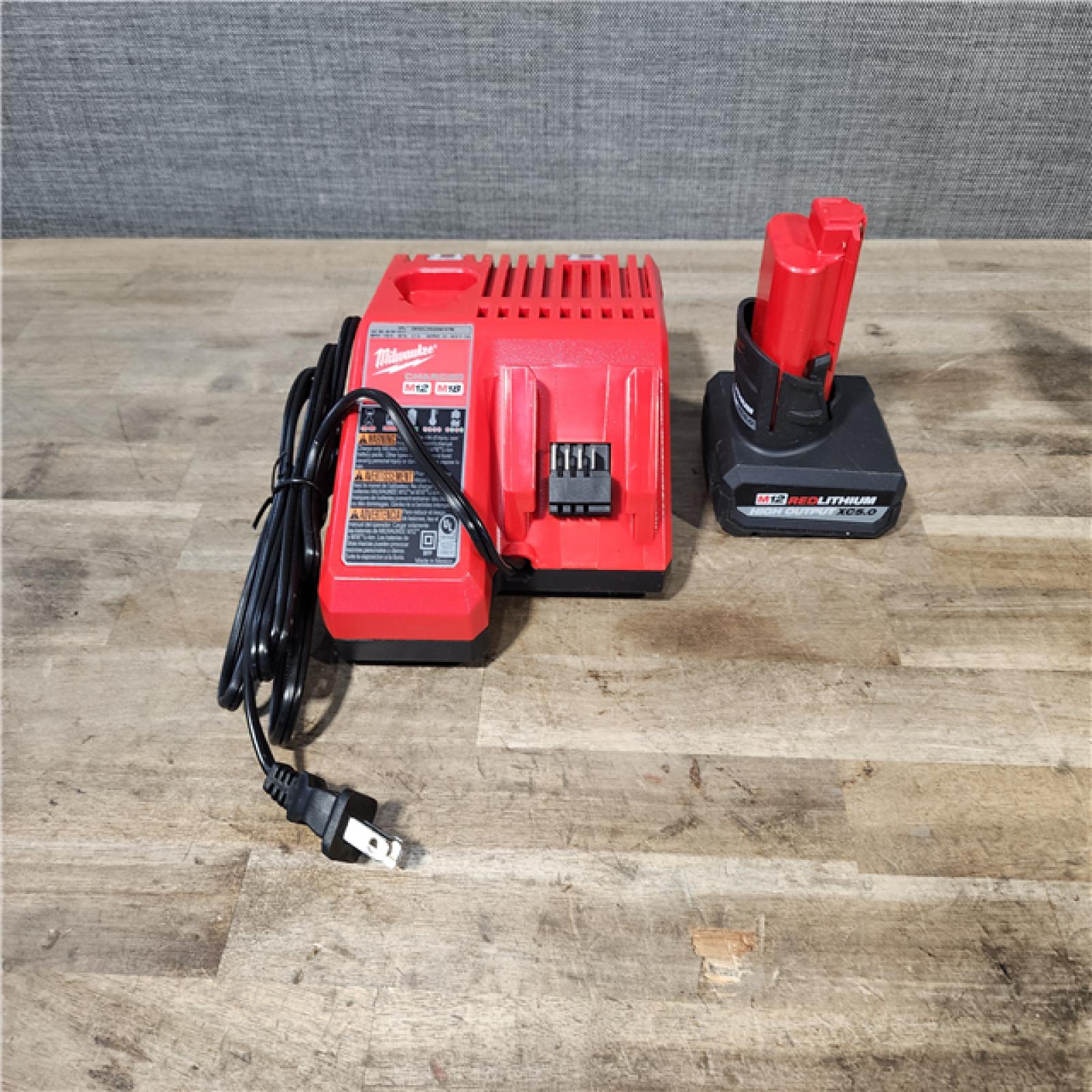 HOUSTON LOCATION - AS-IS Milwaukee-3632-21 M12 Green Beam Laser 360° 3-Plane Kit