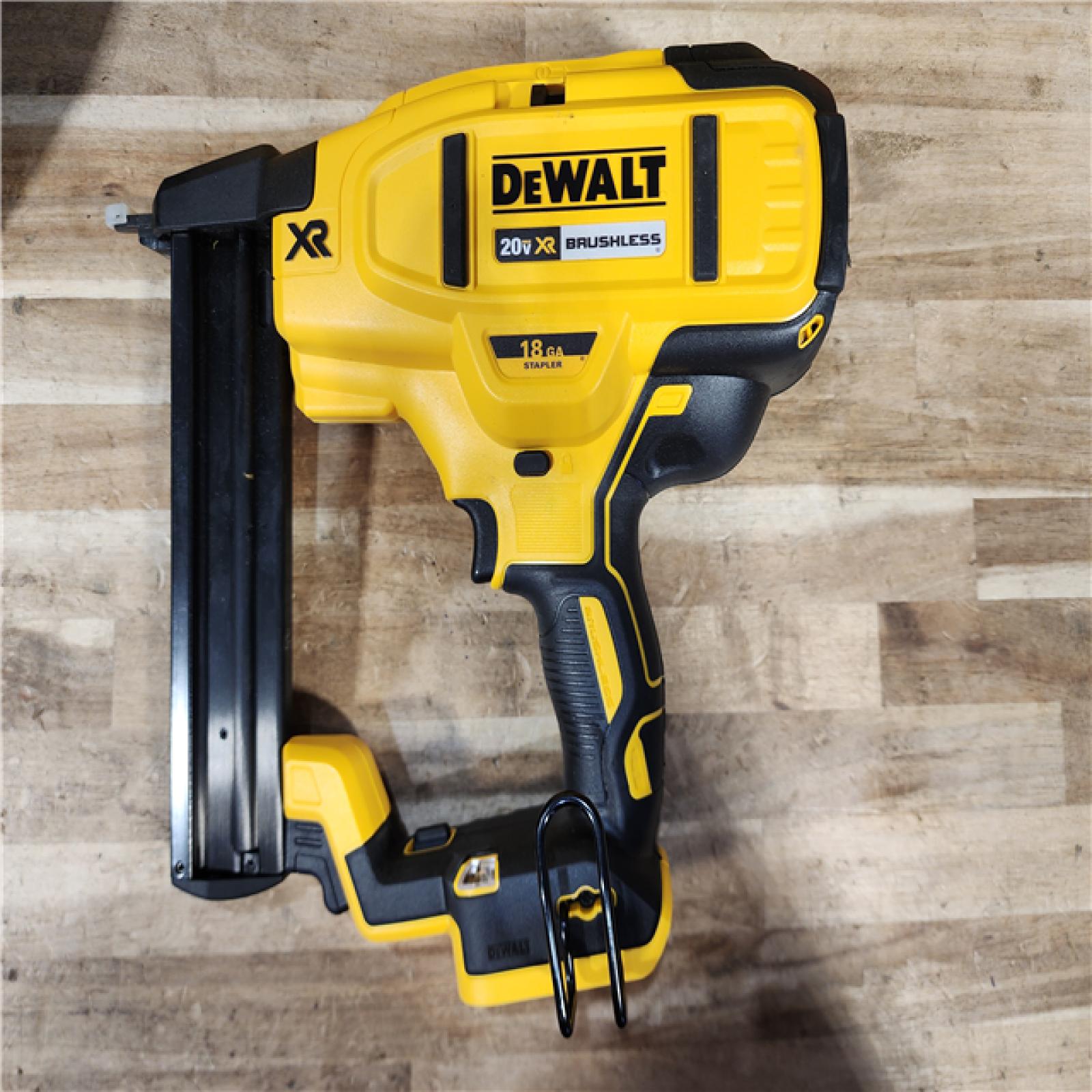 HOUSTON LOCATION - AS-IS DEWALT 20V MAX XR Lithium-Ion Cordless 18-Gauge Narrow Crown Stapler Kit