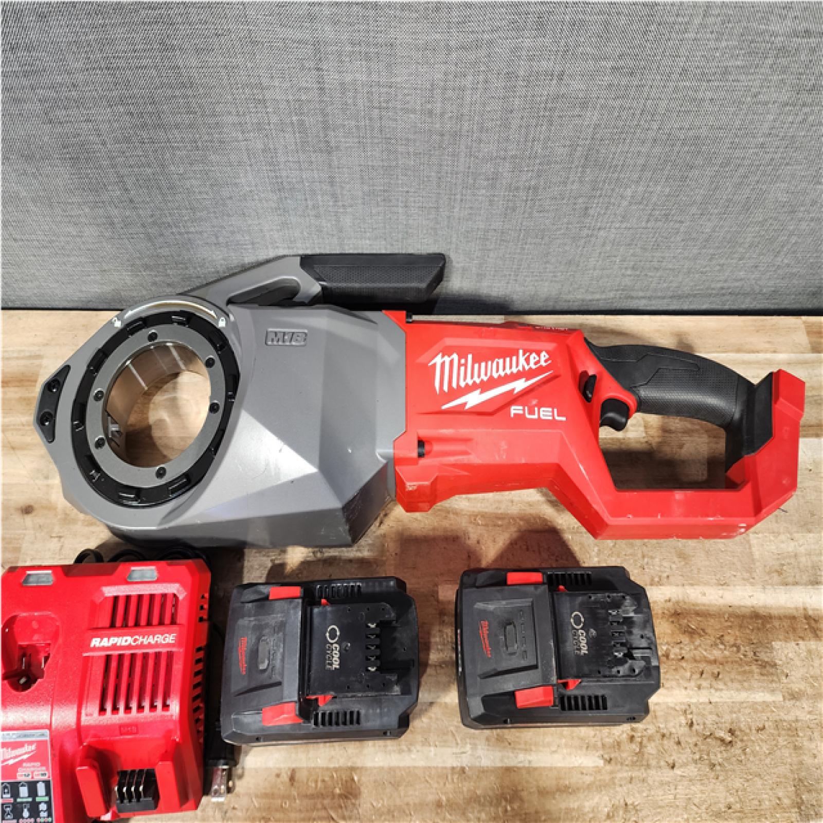 HOUSTON LOCATION - AS - IS Milwaukee 18 Fuel One-Key Cordless Brushless Pipe Threader Kit