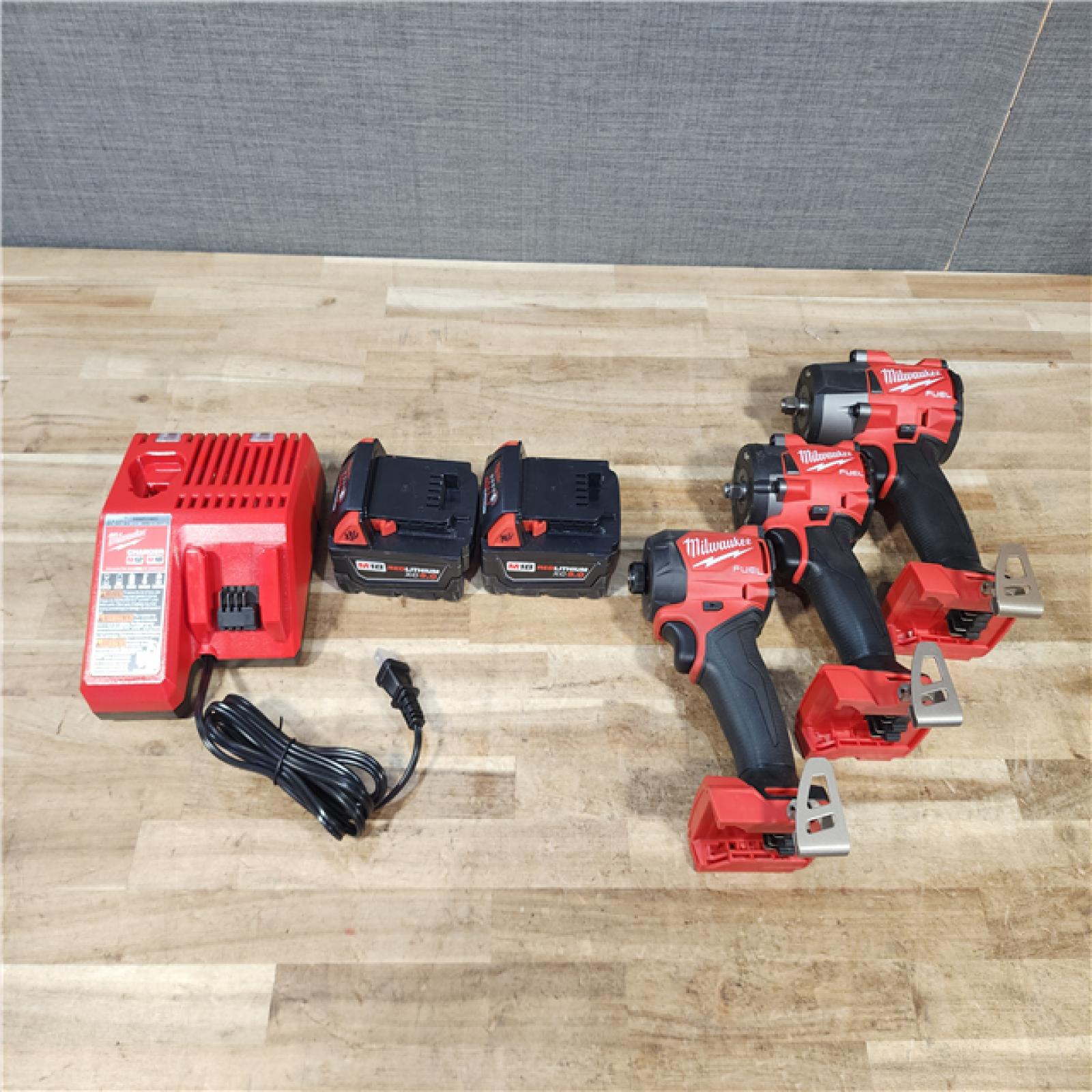 HOUSTON LOCATION - AS - IS Milwaukee 3 Tool Combo Kit W/ (2) Battery & Charger