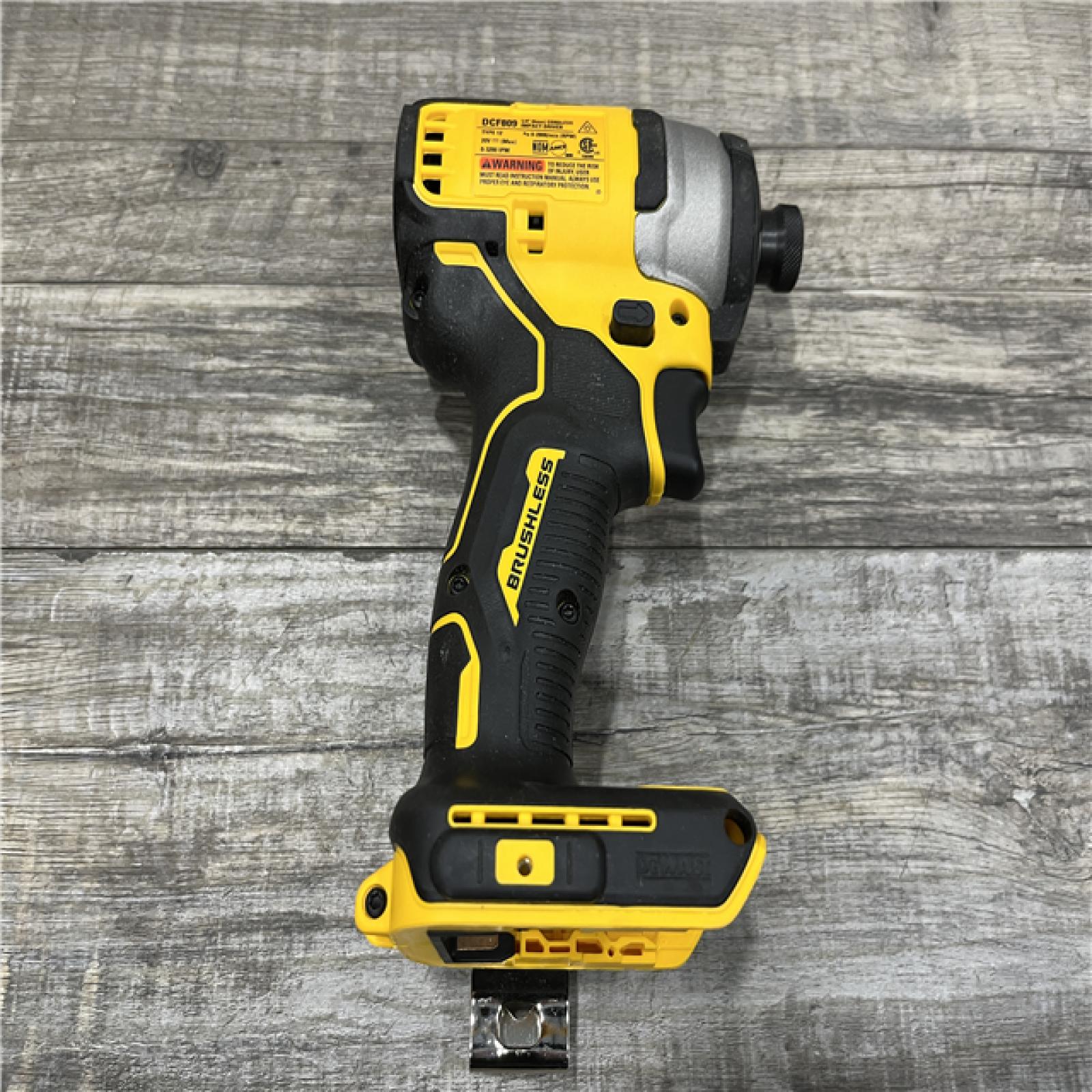AS-IS DEWALT Atomic 20V Max Lithium-Ion Brushless Cordless Compact 1/4 in. Impact Driver Kit