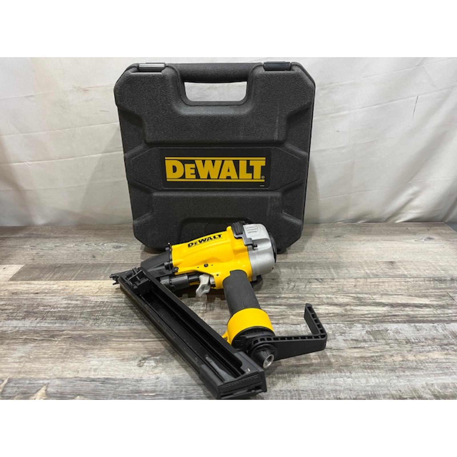 AS-IS  DEWALT 20-Volt MAX XR 1-1/2 in. PEX Expander Kit