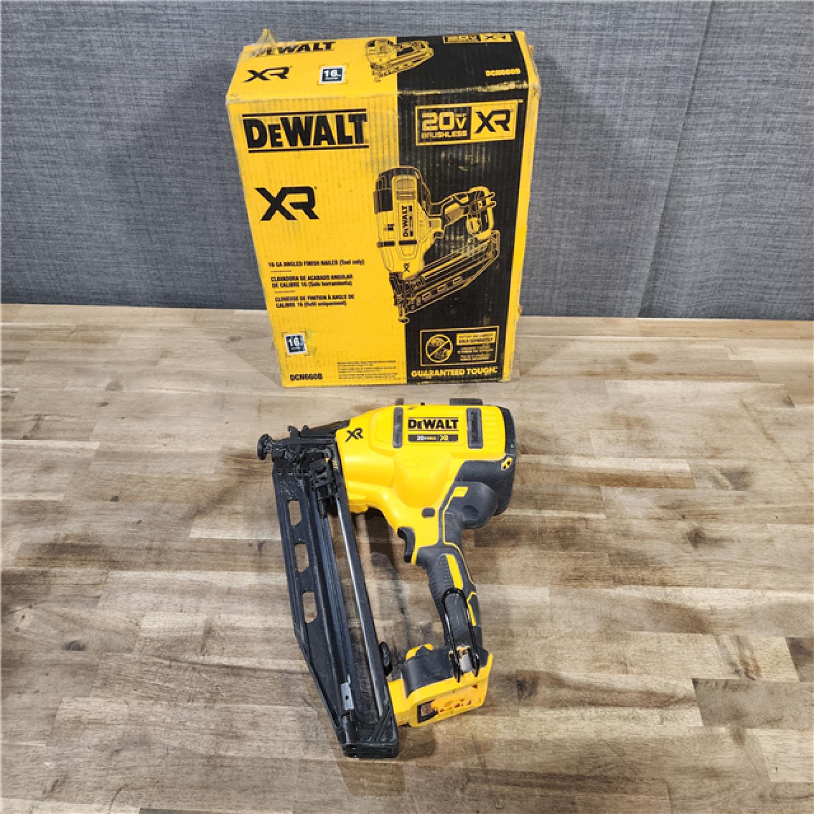 HOUSTON LOCATION - AS-IS DEWALT 20V MAX XR Lithium-Ion Electric Cordless 16-Gauge Angled Finishing Nailer (Tool Only)