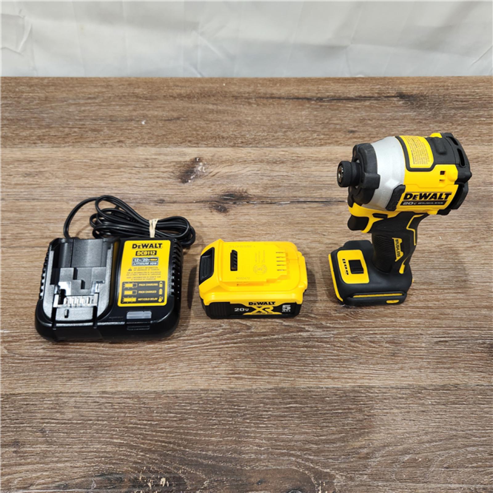 AS-IS DEWALT ATOMIC 20V MAX Brushless Cordless 3-Speed 1/4 Impact Driver Kit ( Not included bag)